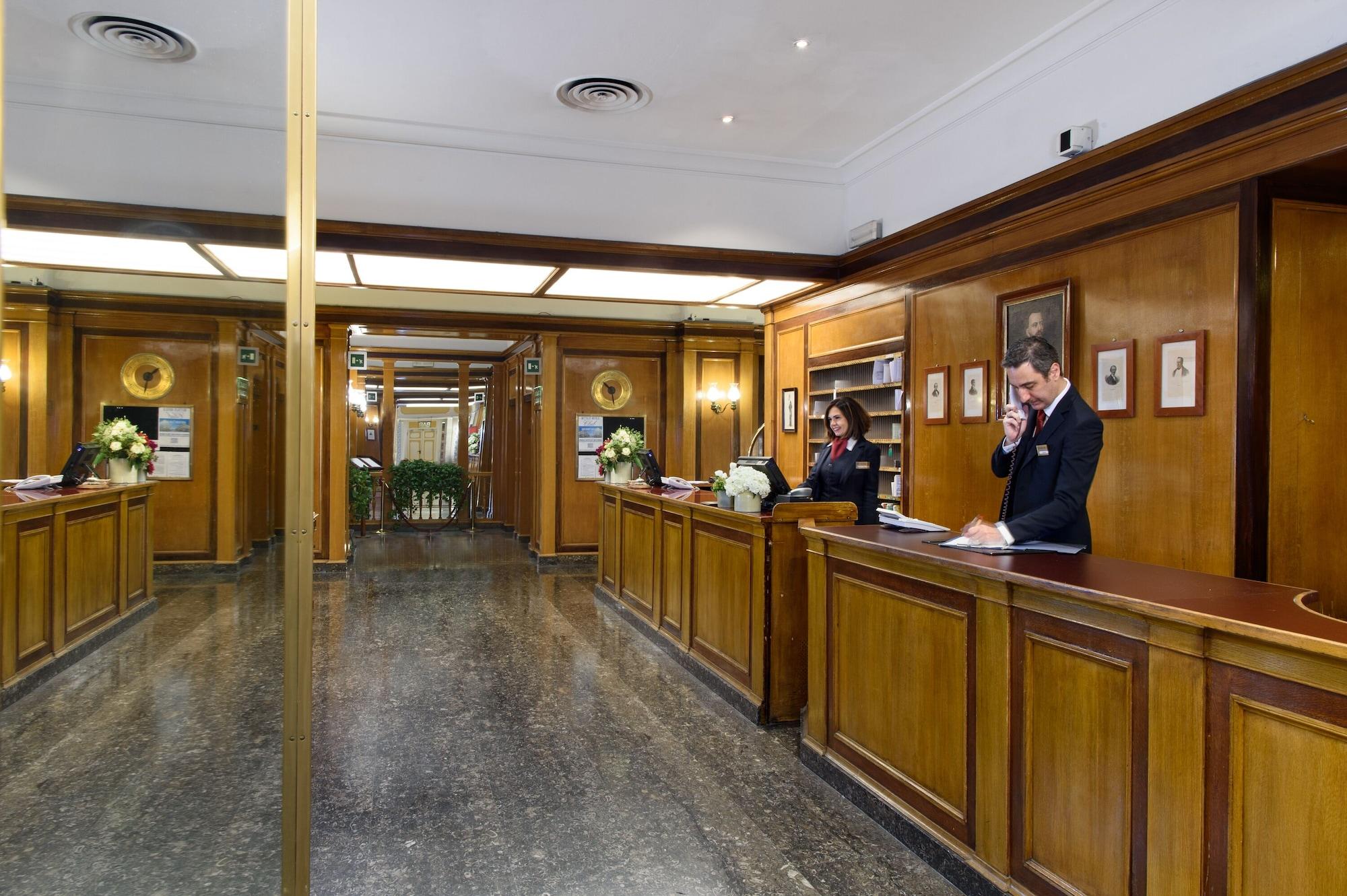 Vista Lobby Bettoja Hotel Massimo D'Azeglio