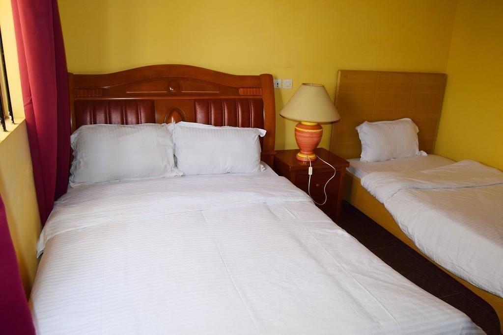 Varios Hôtel Saint-Jean