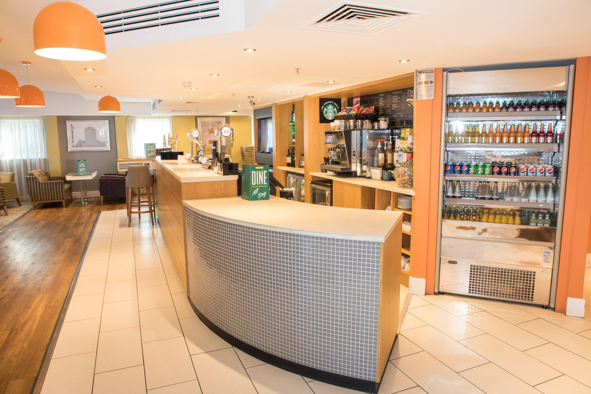 Vista Lobby Holiday Inn Slough - Windsor by IHG