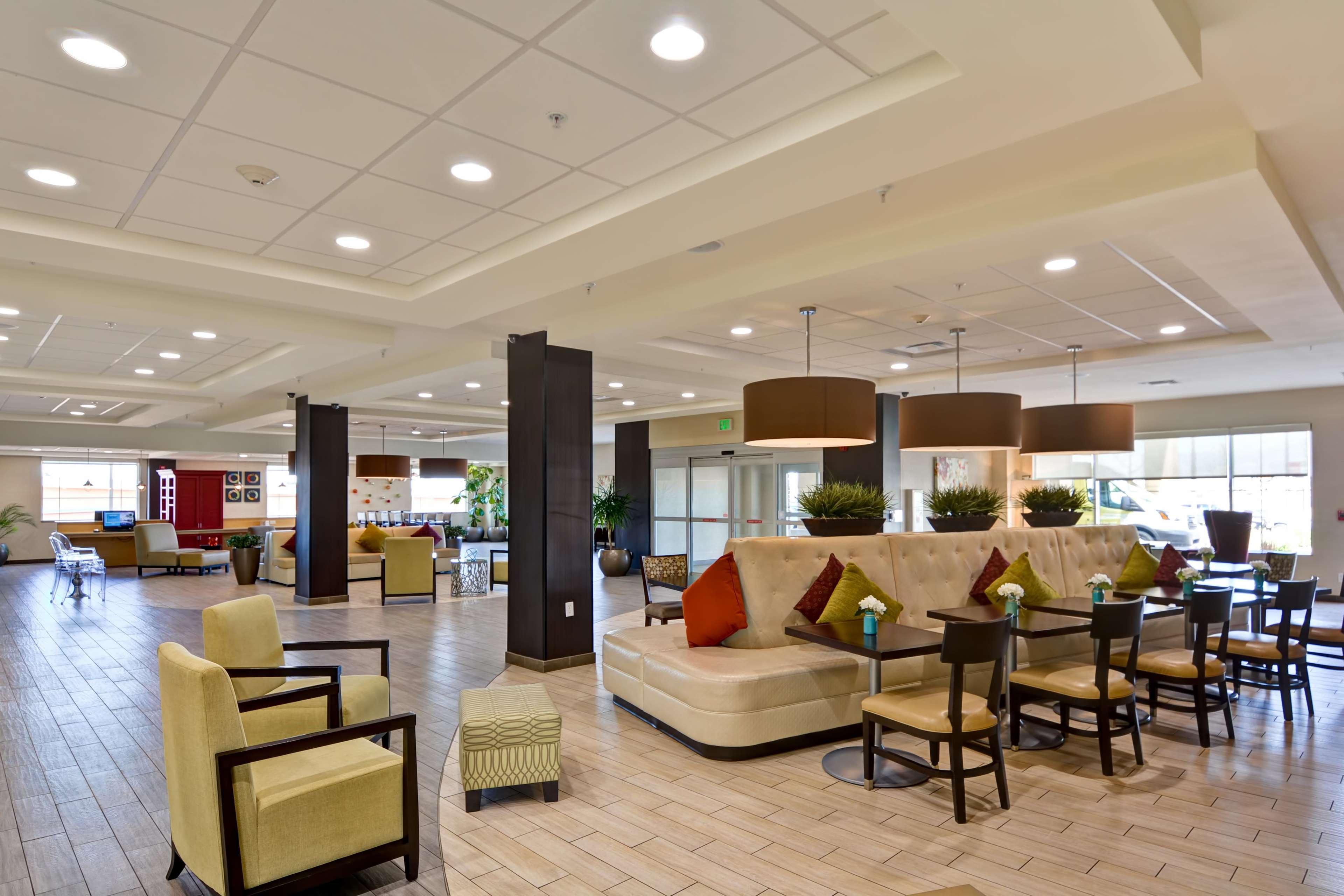 Vista Lobby Home2 Suites by Hilton Albuquerque/Downtown-University