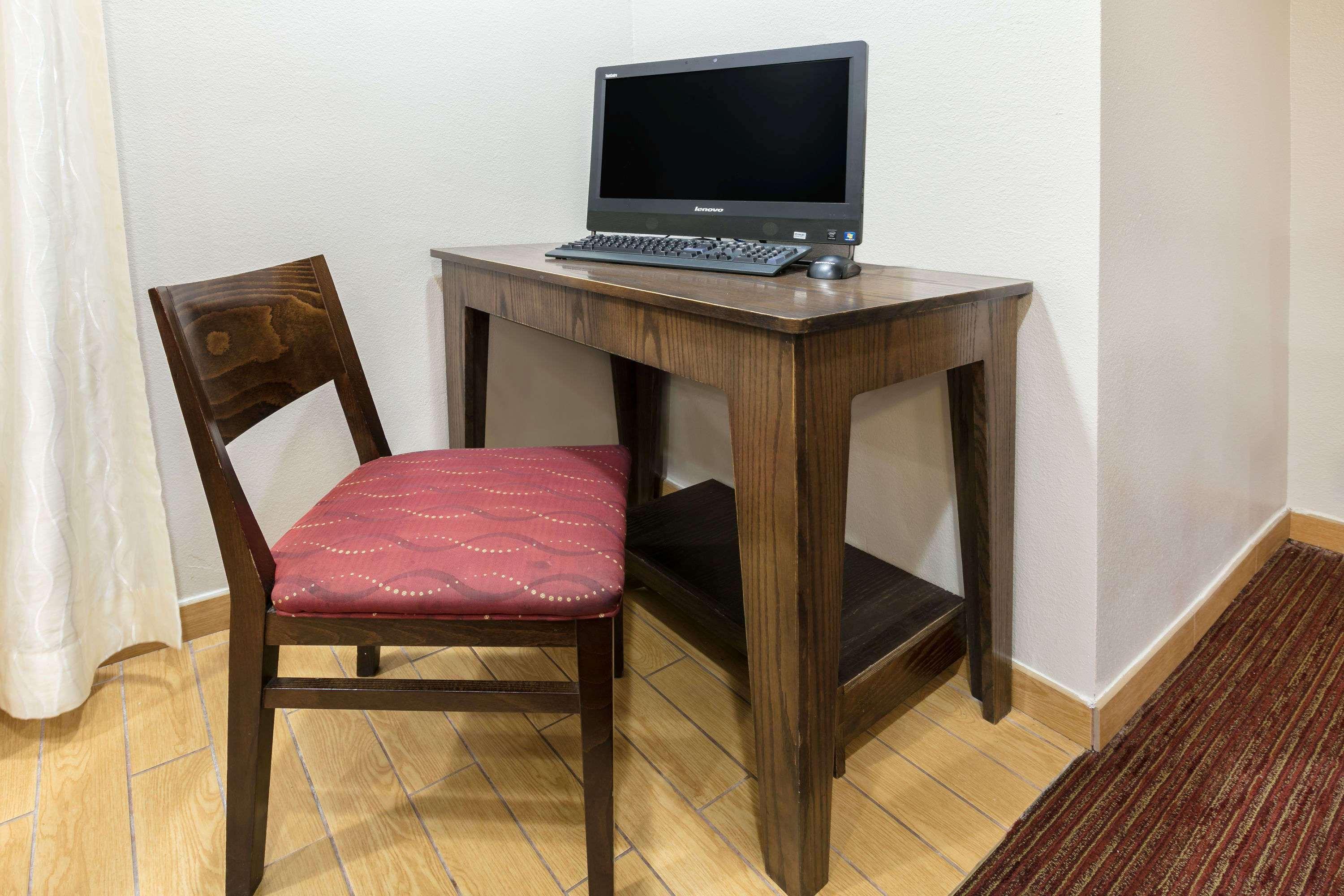 Centro de Negocios Baymont by Wyndham Oklahoma City/Quail Springs