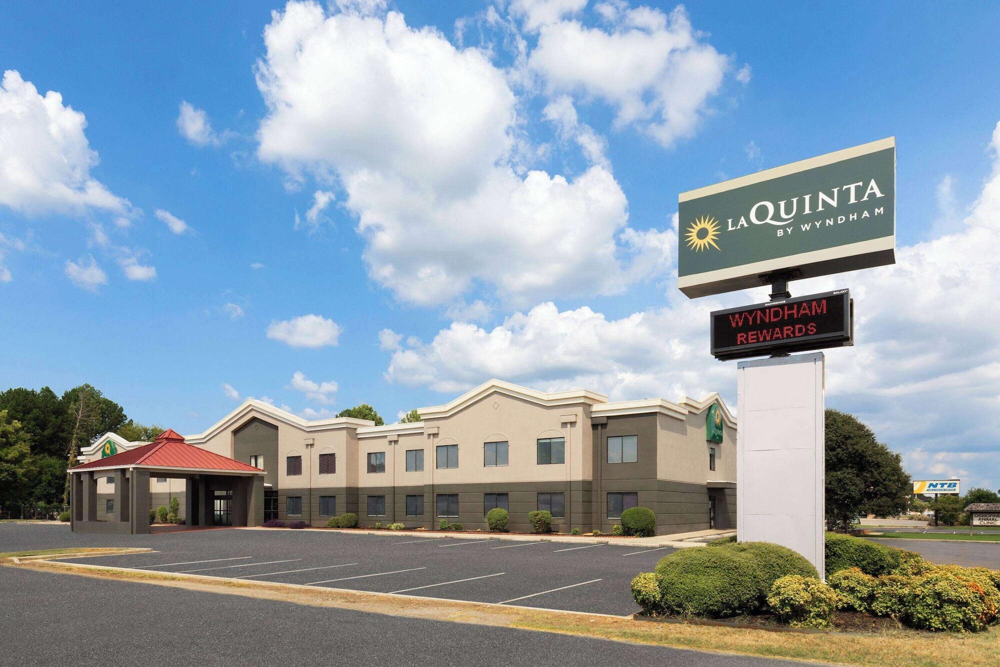 Vista Exterior La Quinta Inn by Wyndham Decatur
