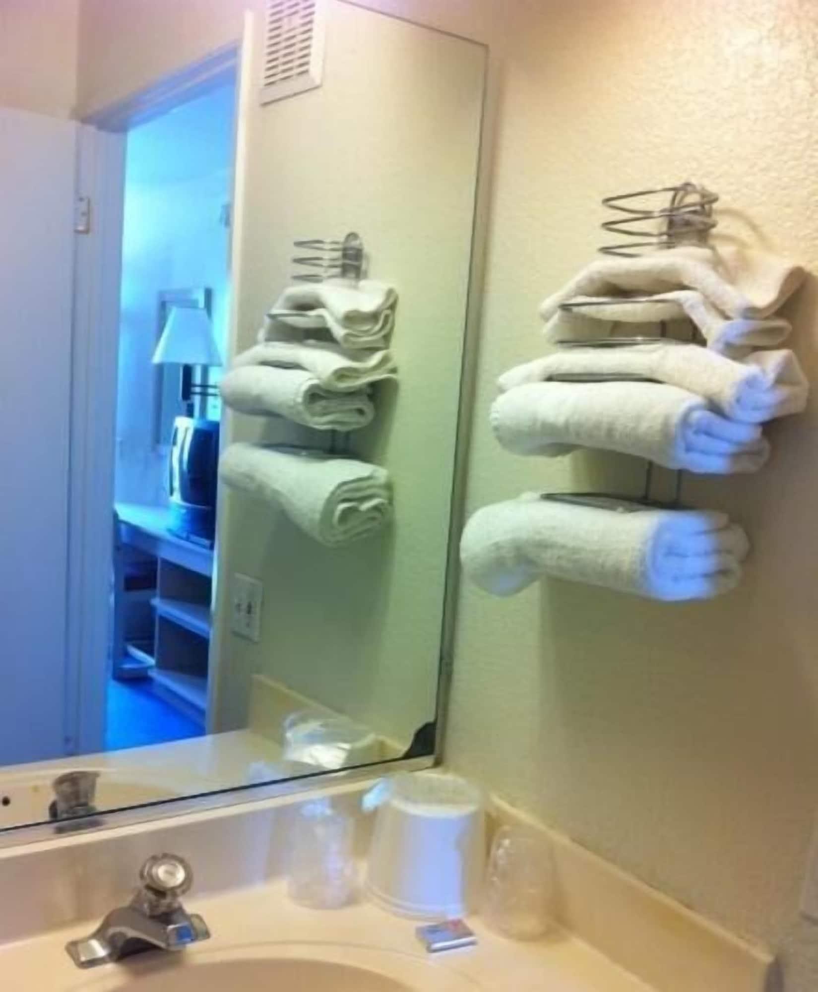 Equipamiento de Habitación Hilltop Inn & Suites