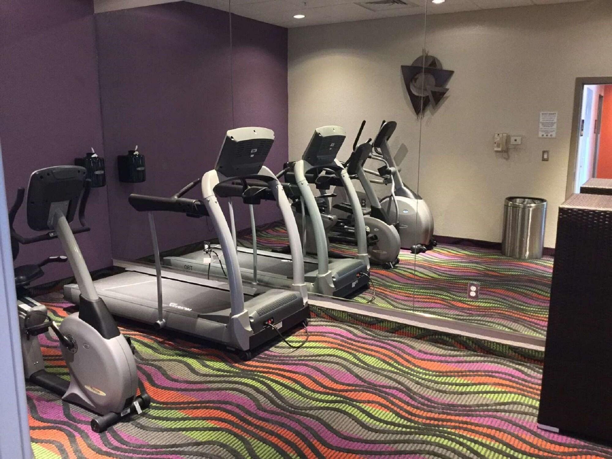Gimnasio Days Inn & Suites by Wyndham Bonita Springs North Naples