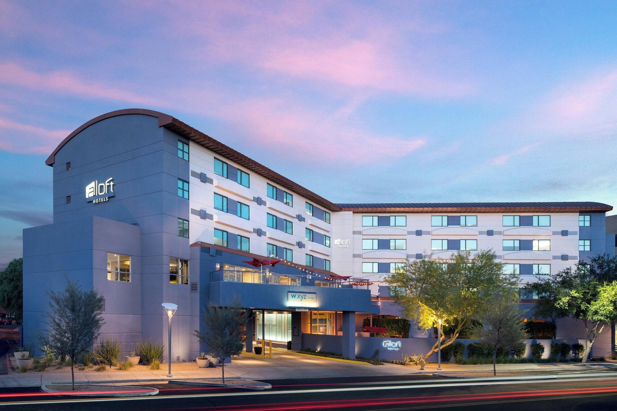 Vista Exterior Aloft Scottsdale
