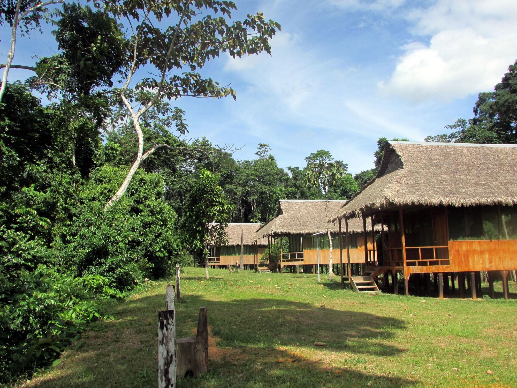Vista Exterior Huitoto Lake Lodge