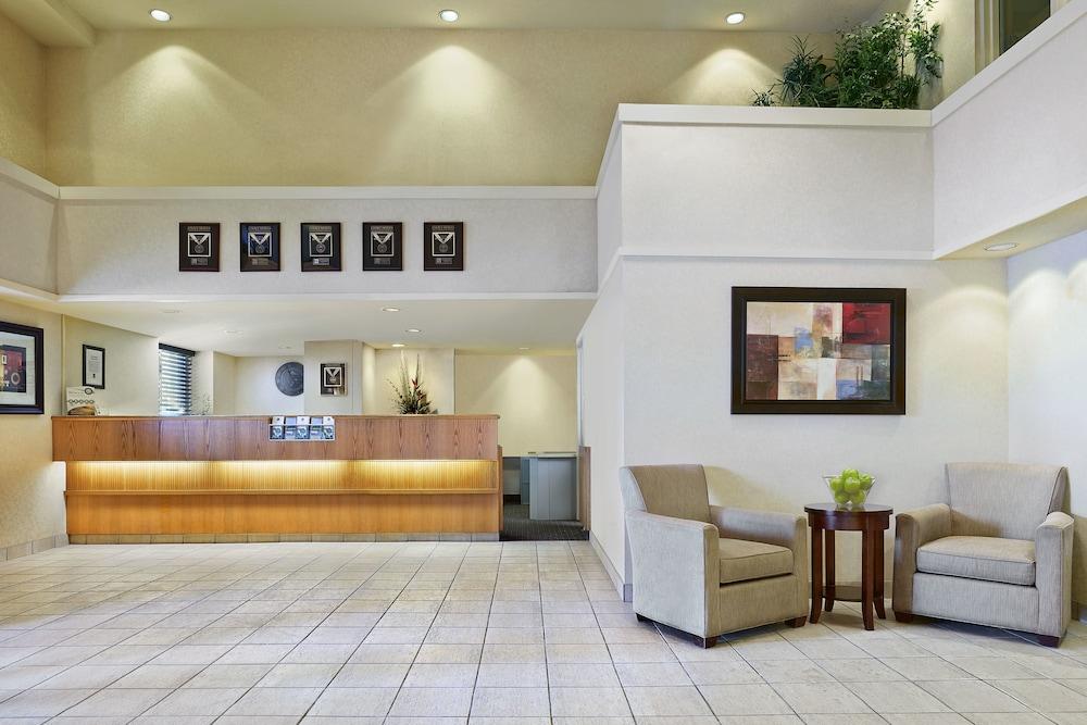Vista Lobby Quality Suites