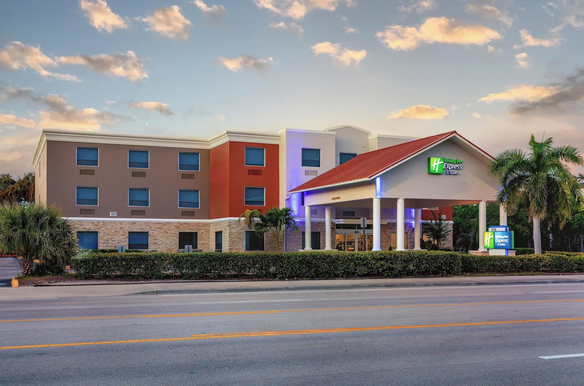 Vista Exterior Holiday Inn Express & Suites Lantana by IHG