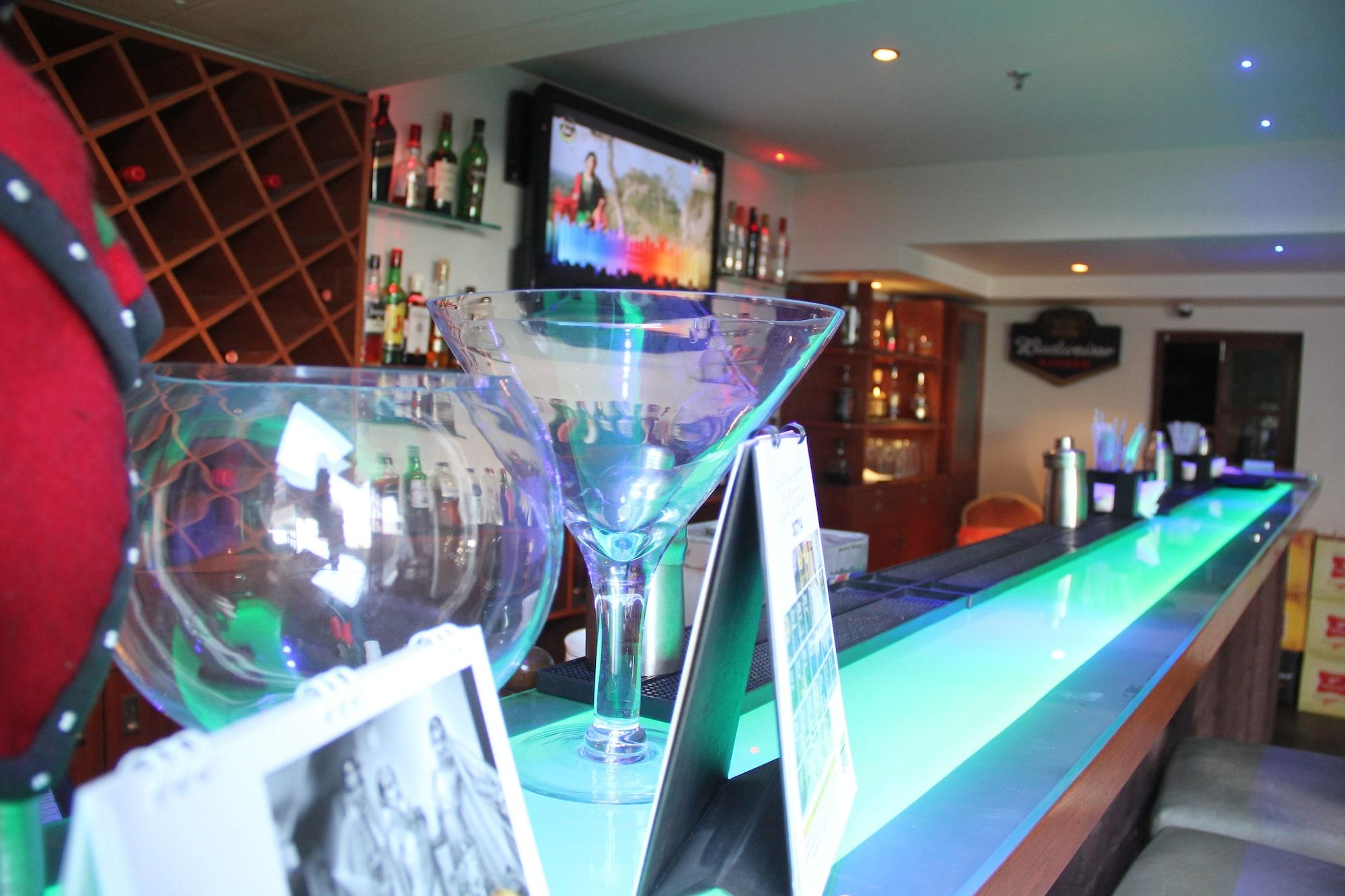 Bar/Salón The Aures