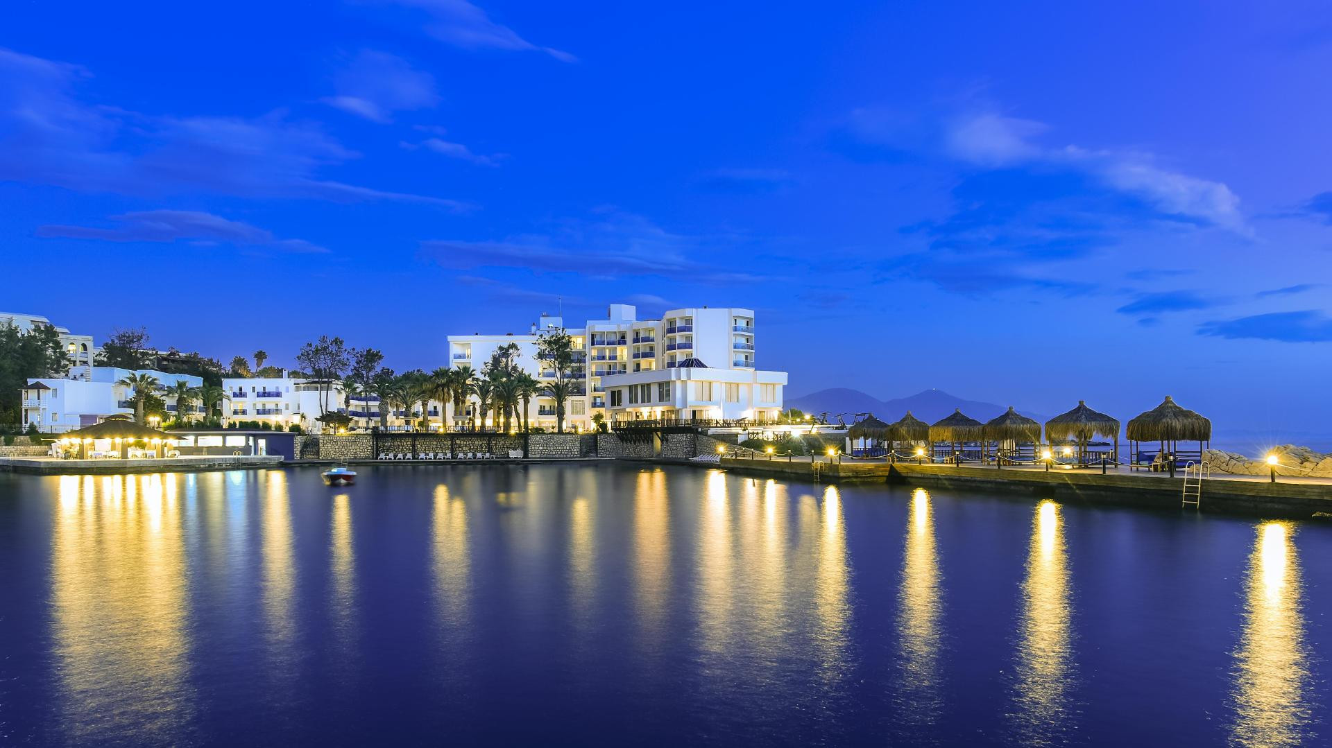 Vista Exterior Le Bleu Hotel & Resort