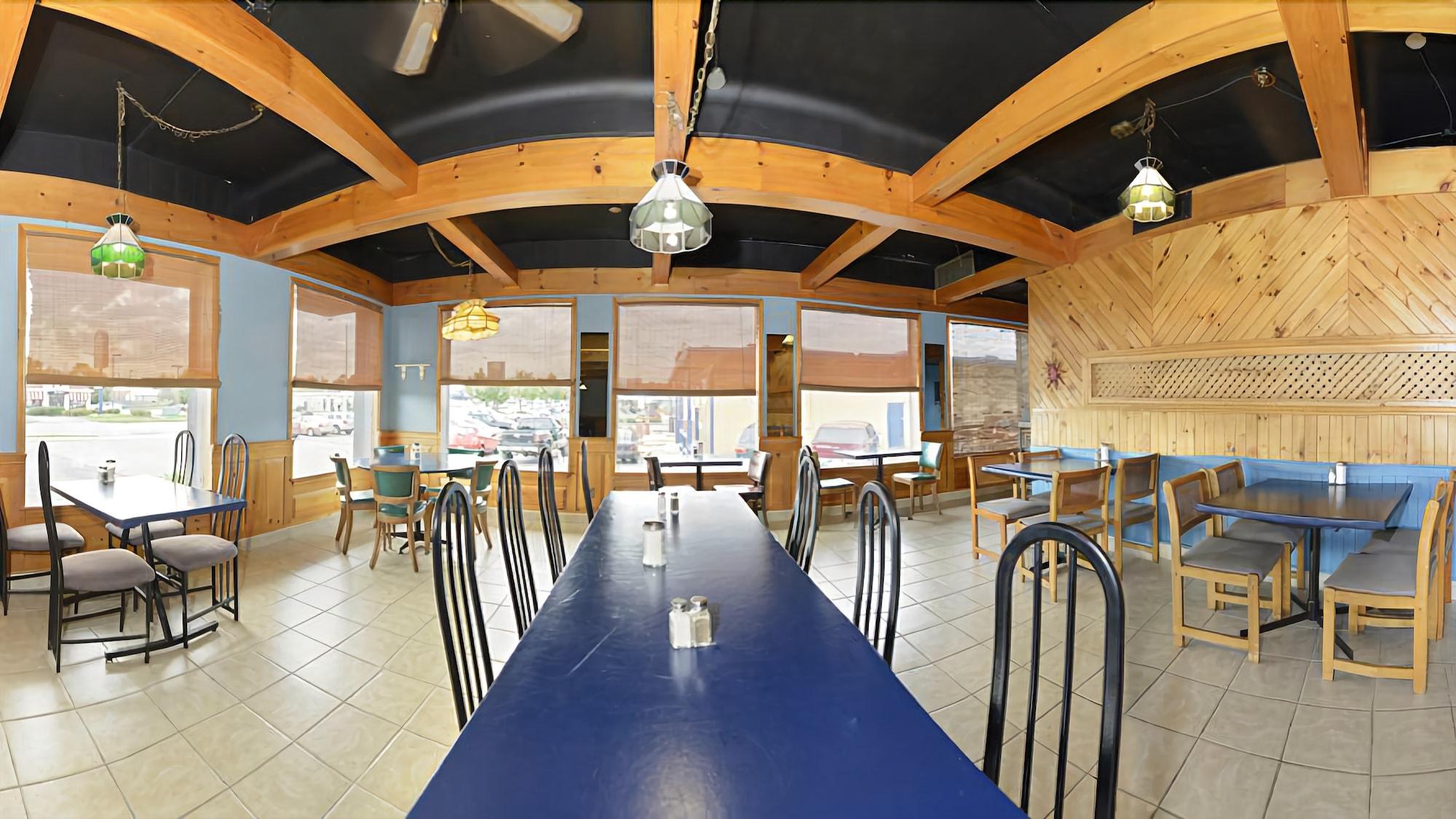 Restaurant Travelers Inn