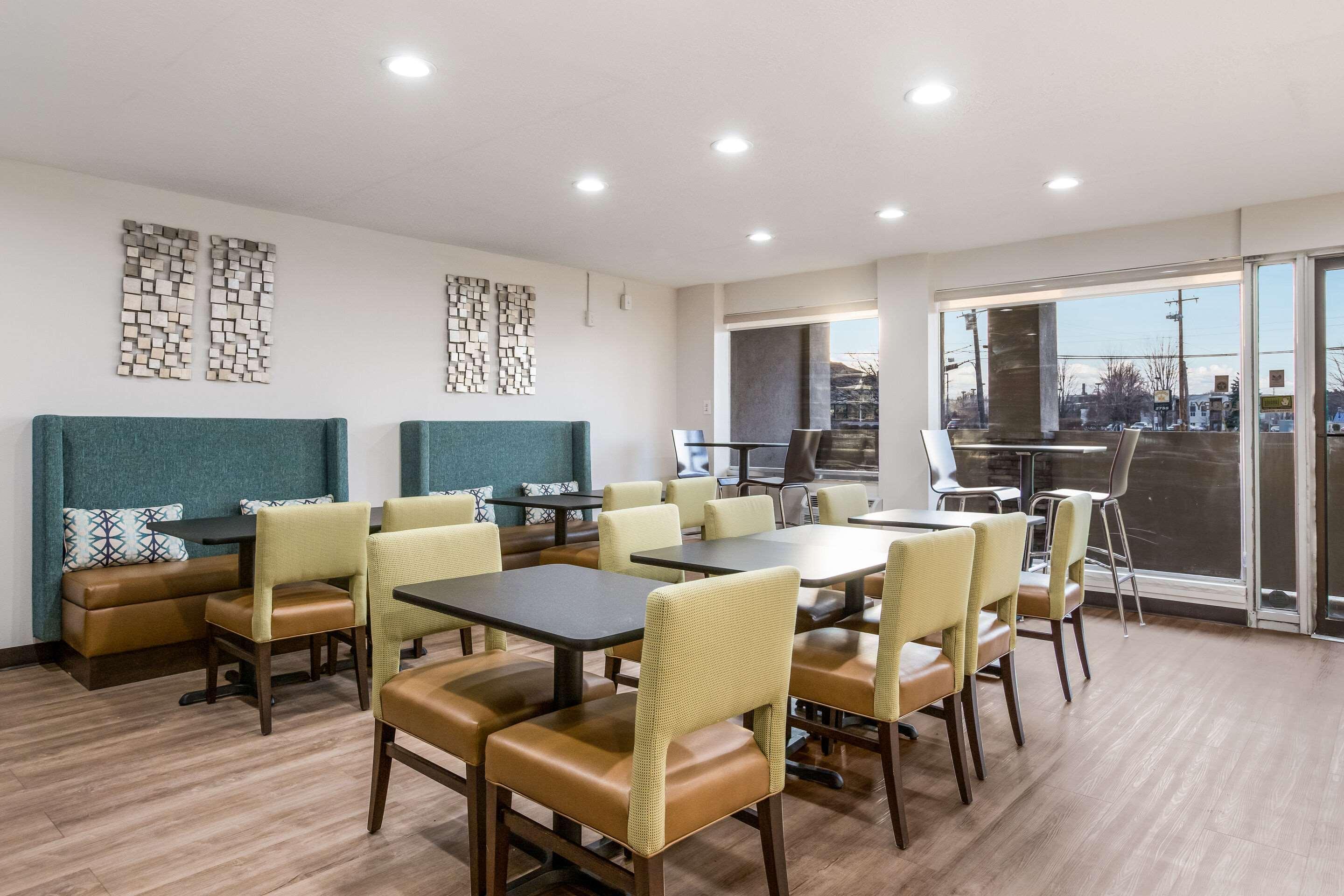 Restaurant Clarion Pointe East Lansing University Area