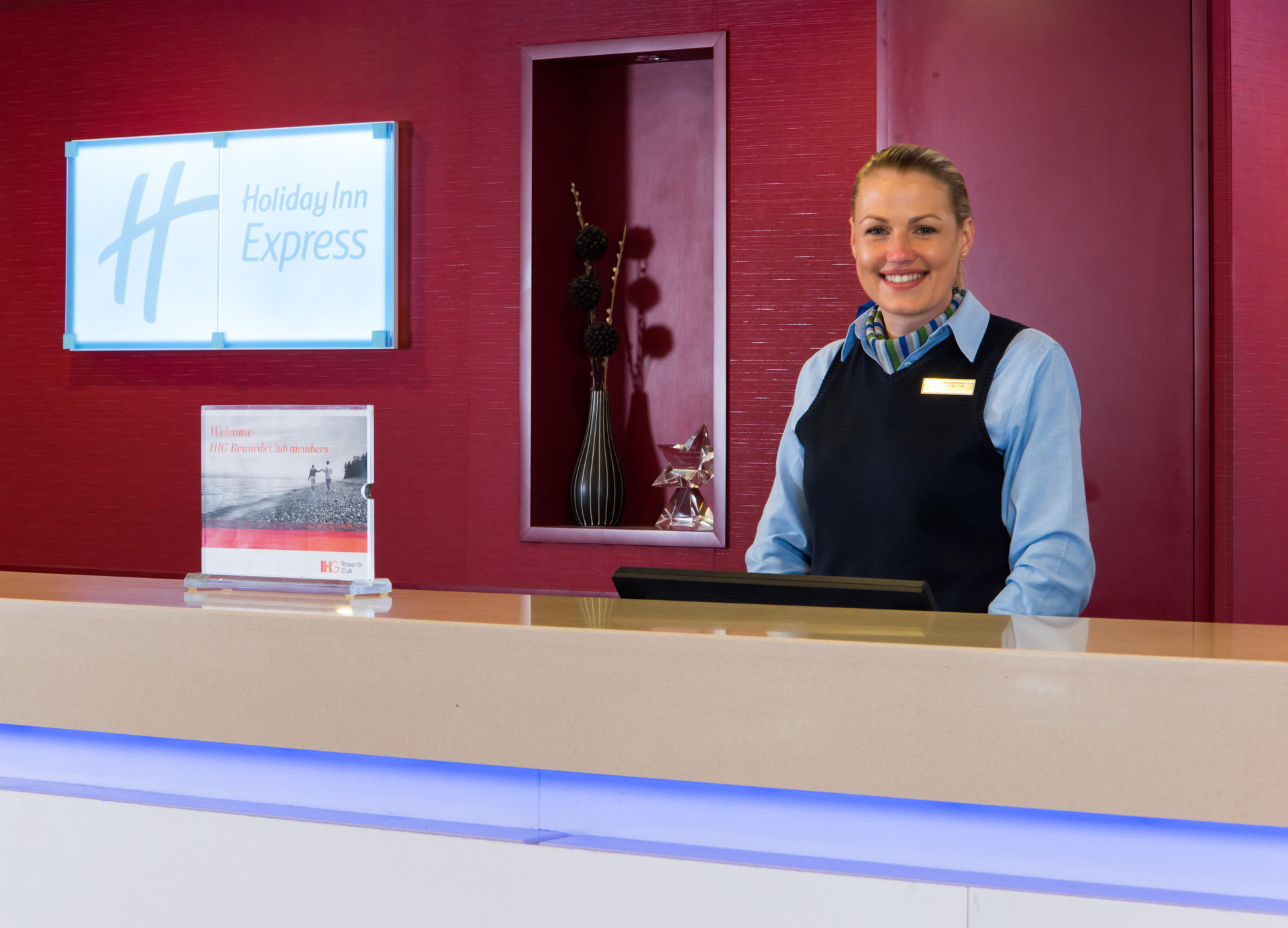 Vista Lobby Holiday Inn Express Leeds City Centre by IHG