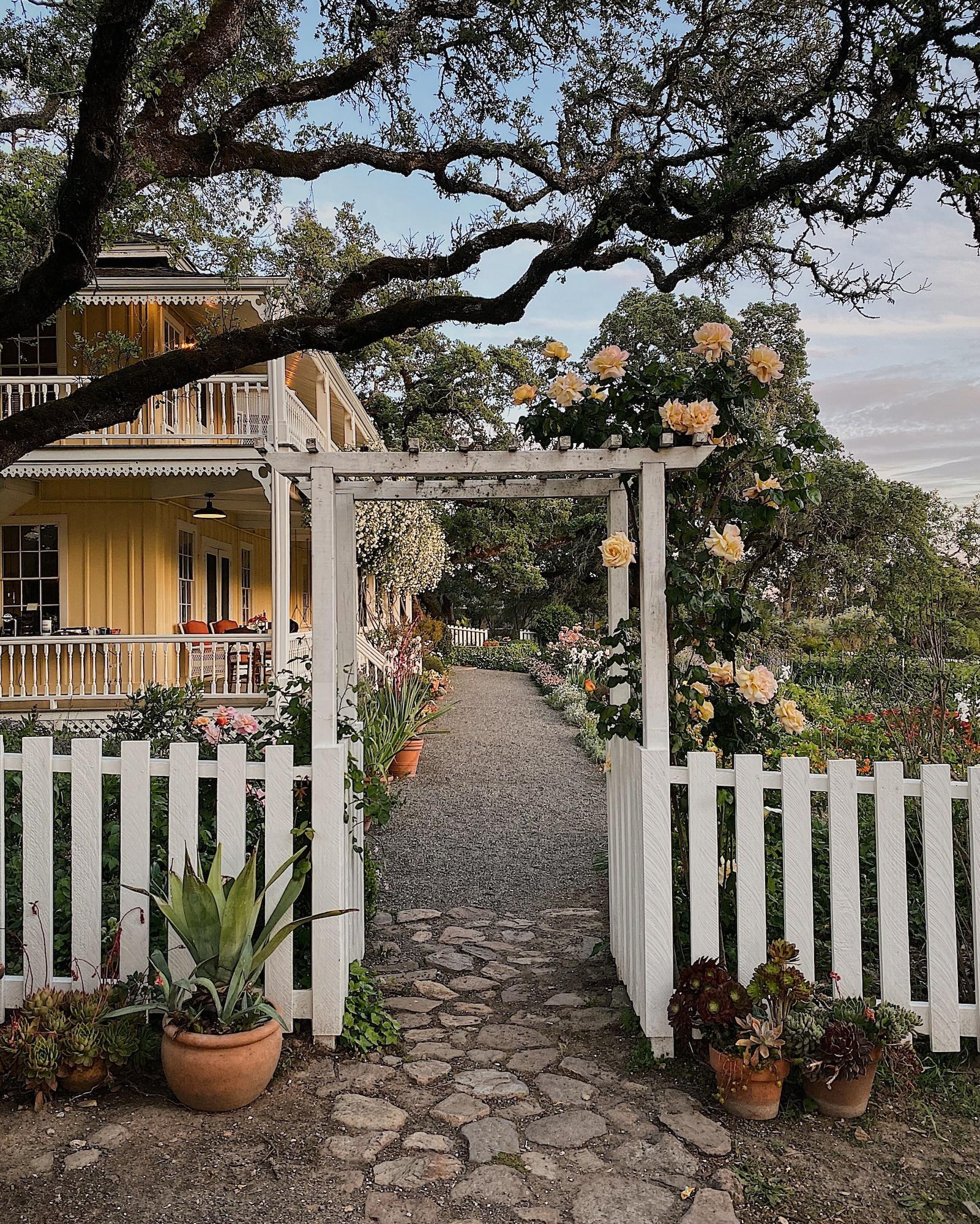 Vista Exterior Beltane Ranch