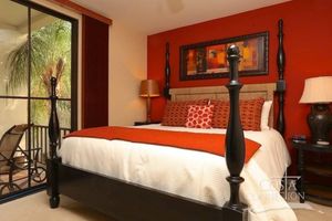 Alquiler Vacacional - Impressive 2nd-floor Unit in Coco Done in Red and Orange Hues