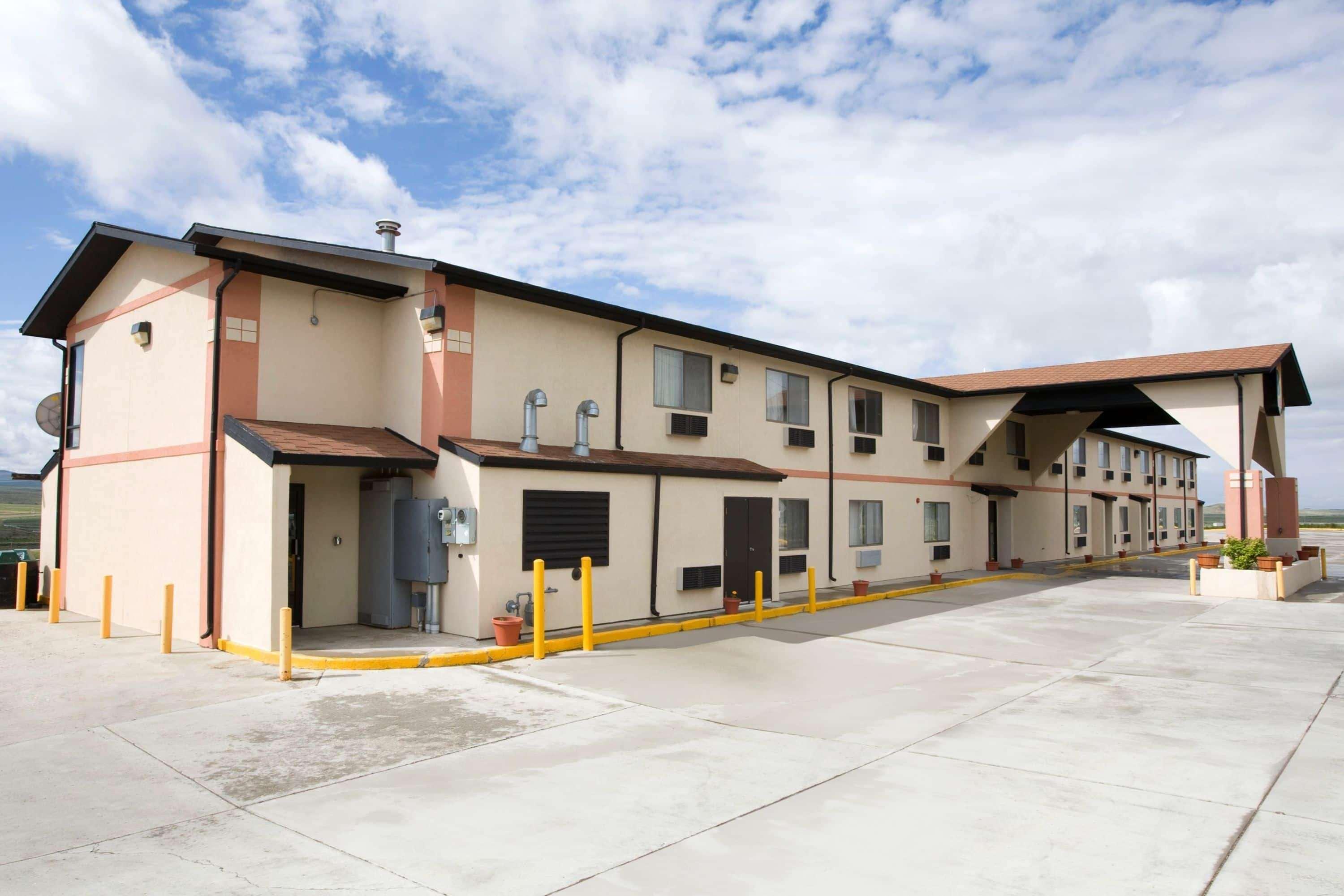 Vista Exterior Super 8 by Wyndham Rawlins