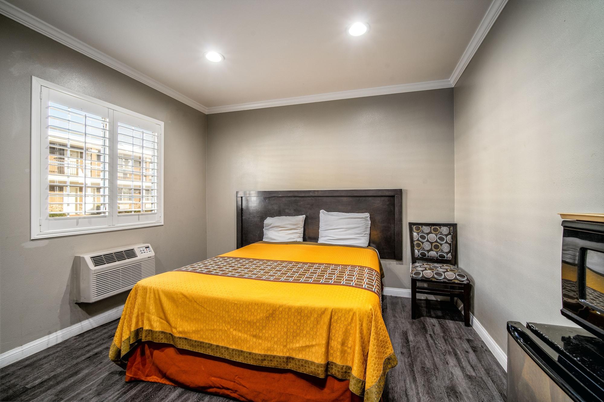 Varios Regency Inn & Suites