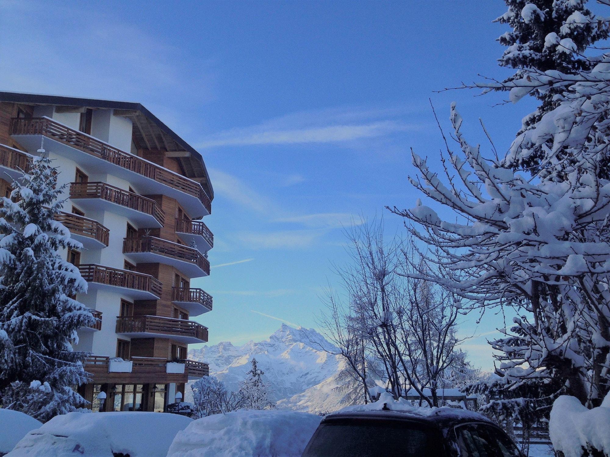 Varios Villars Bristol Apartments