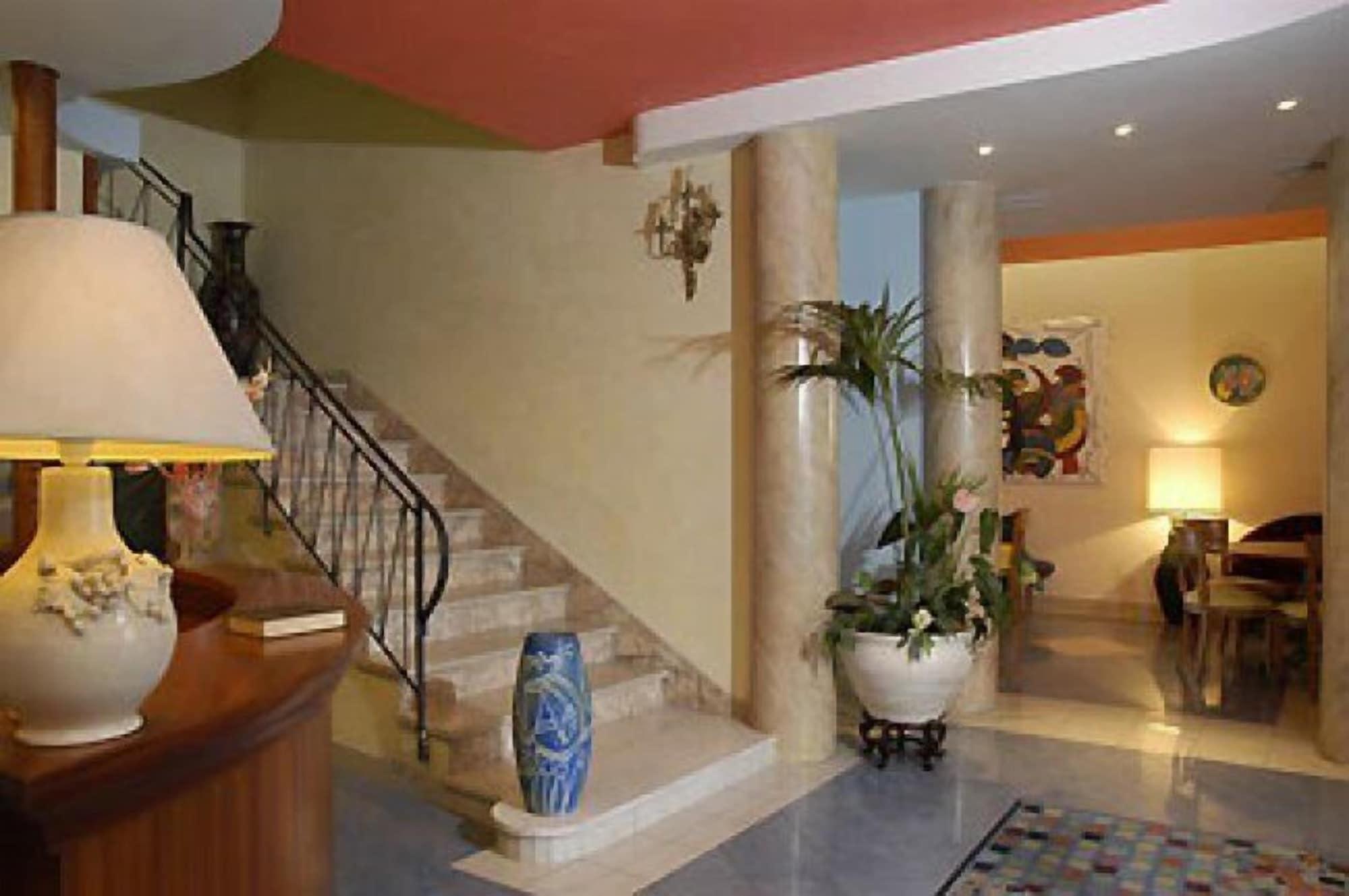 Varios Hotel Derby