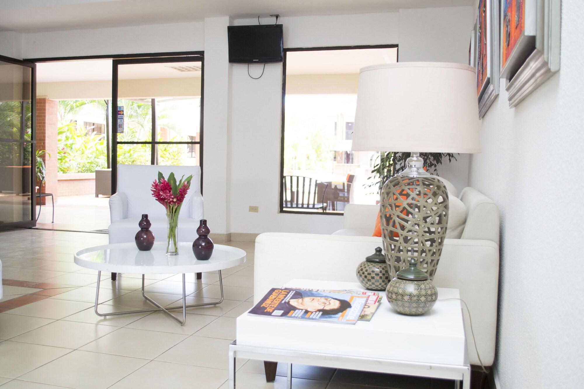 Vista do lobby Farallones Hotel