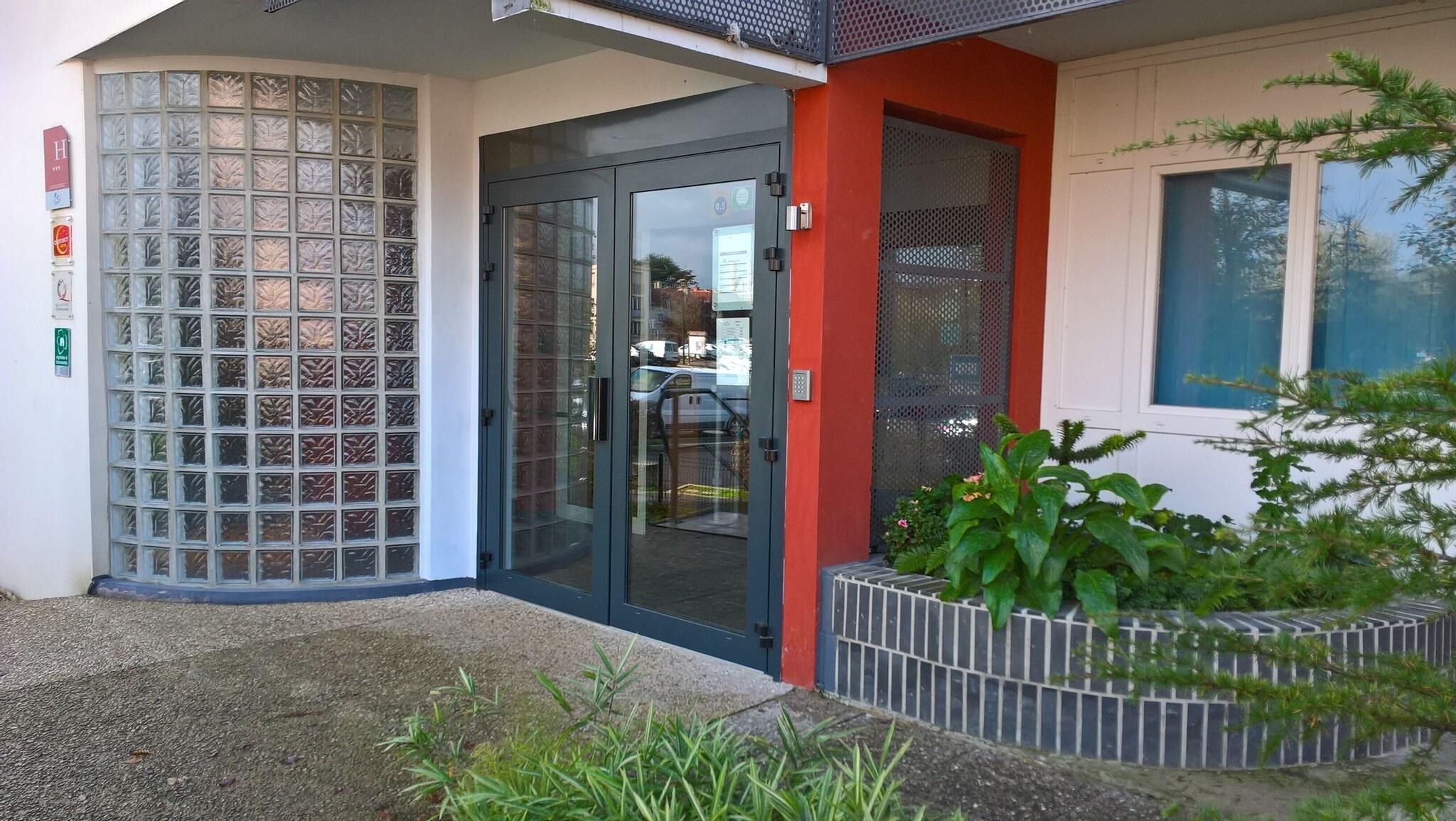 Vista Exterior Hotel Tambourin