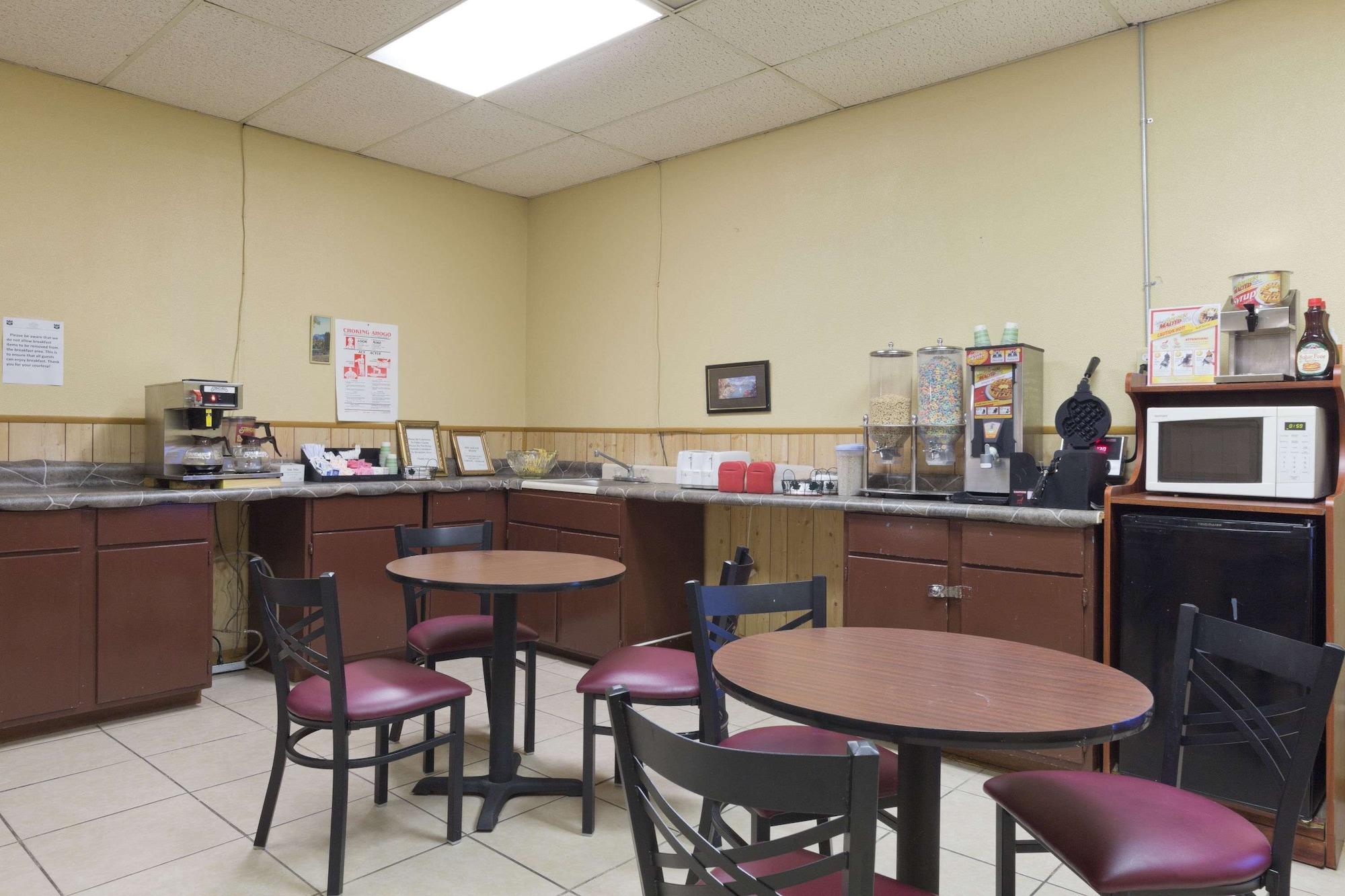 Comodidades del Alojamiento Knights Inn Brenham