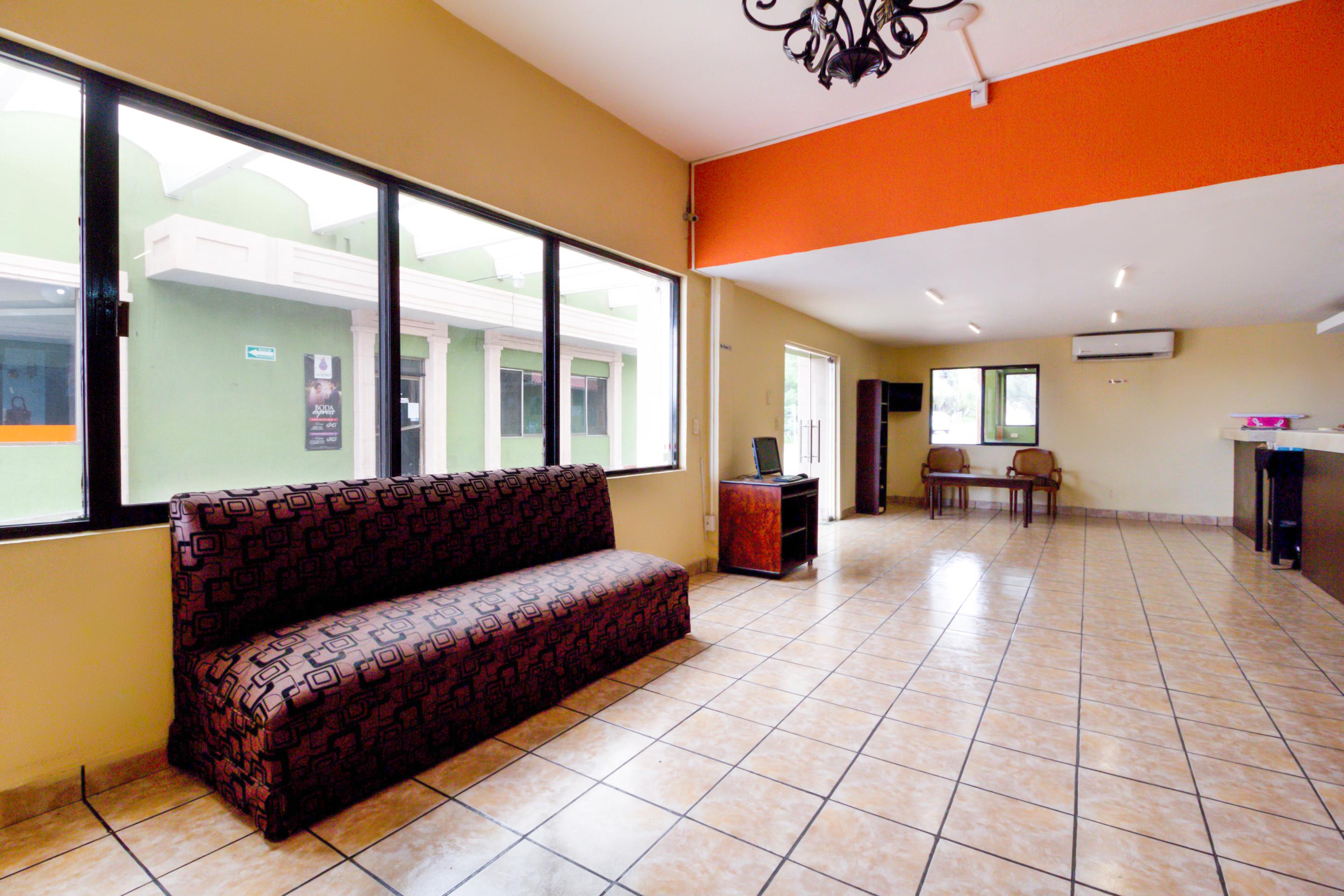 Vista Lobby Capital O Hotel La Fuente