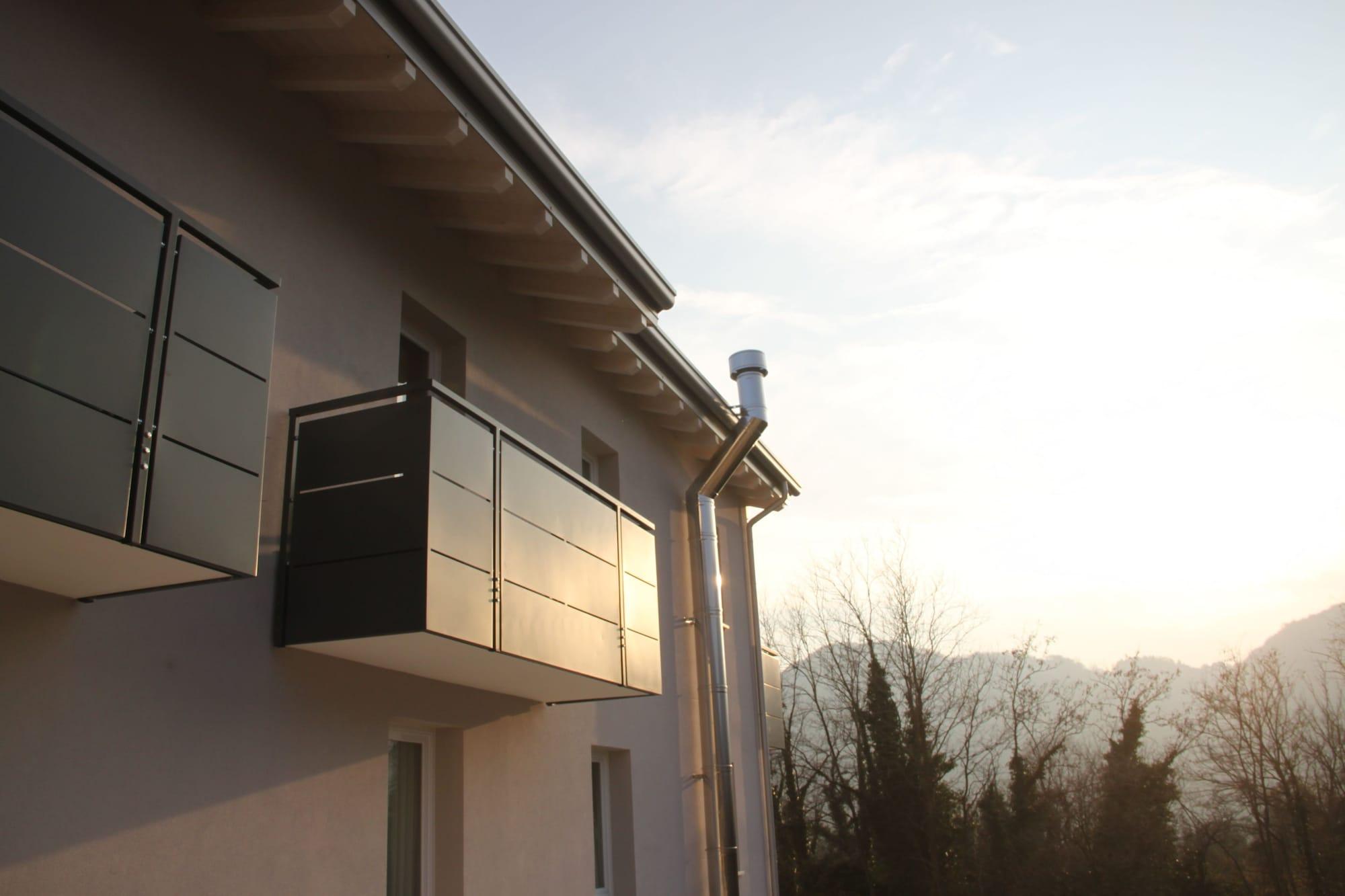 Vista Exterior Pove 2.4 Hotel
