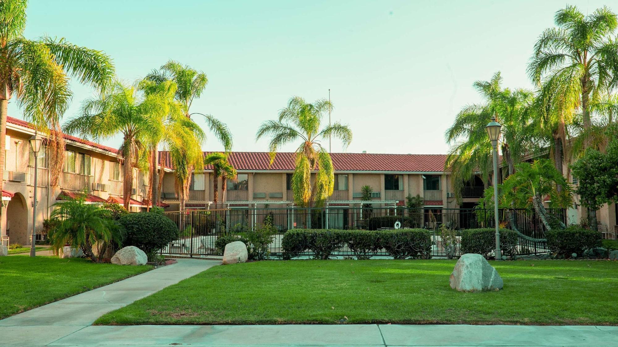 Vista Exterior Studio 6 Anaheim Hills, CA