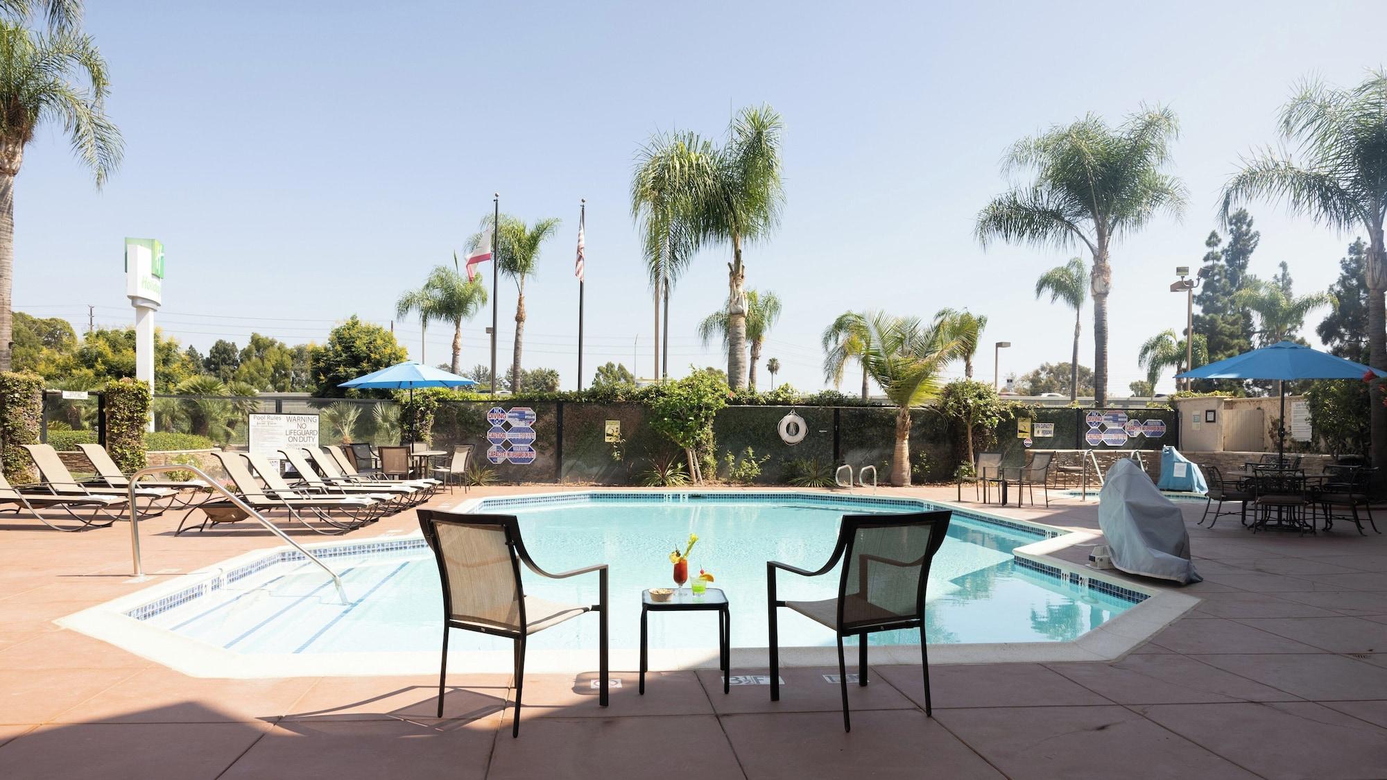 Vista Piscina Holiday Inn Santa Ana-Orange Co. Arpt by IHG