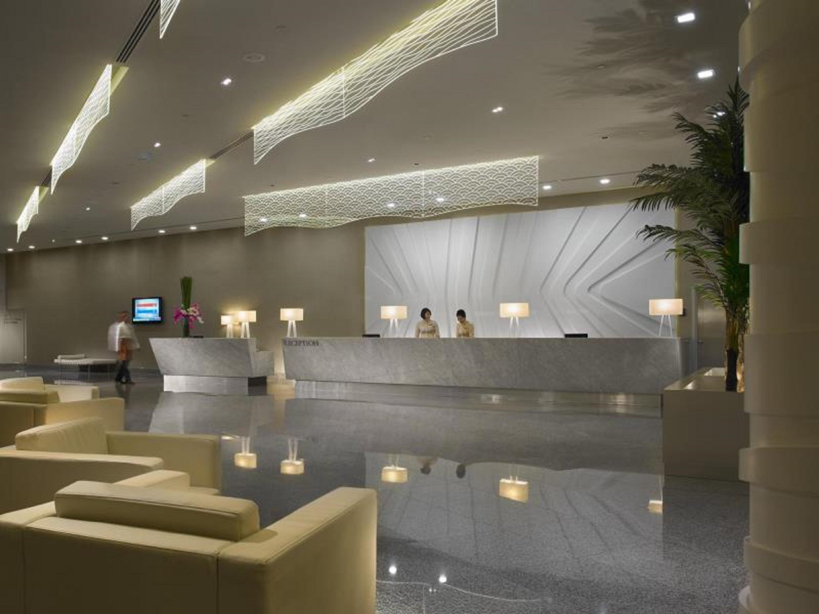 Vista Lobby Première Hotel