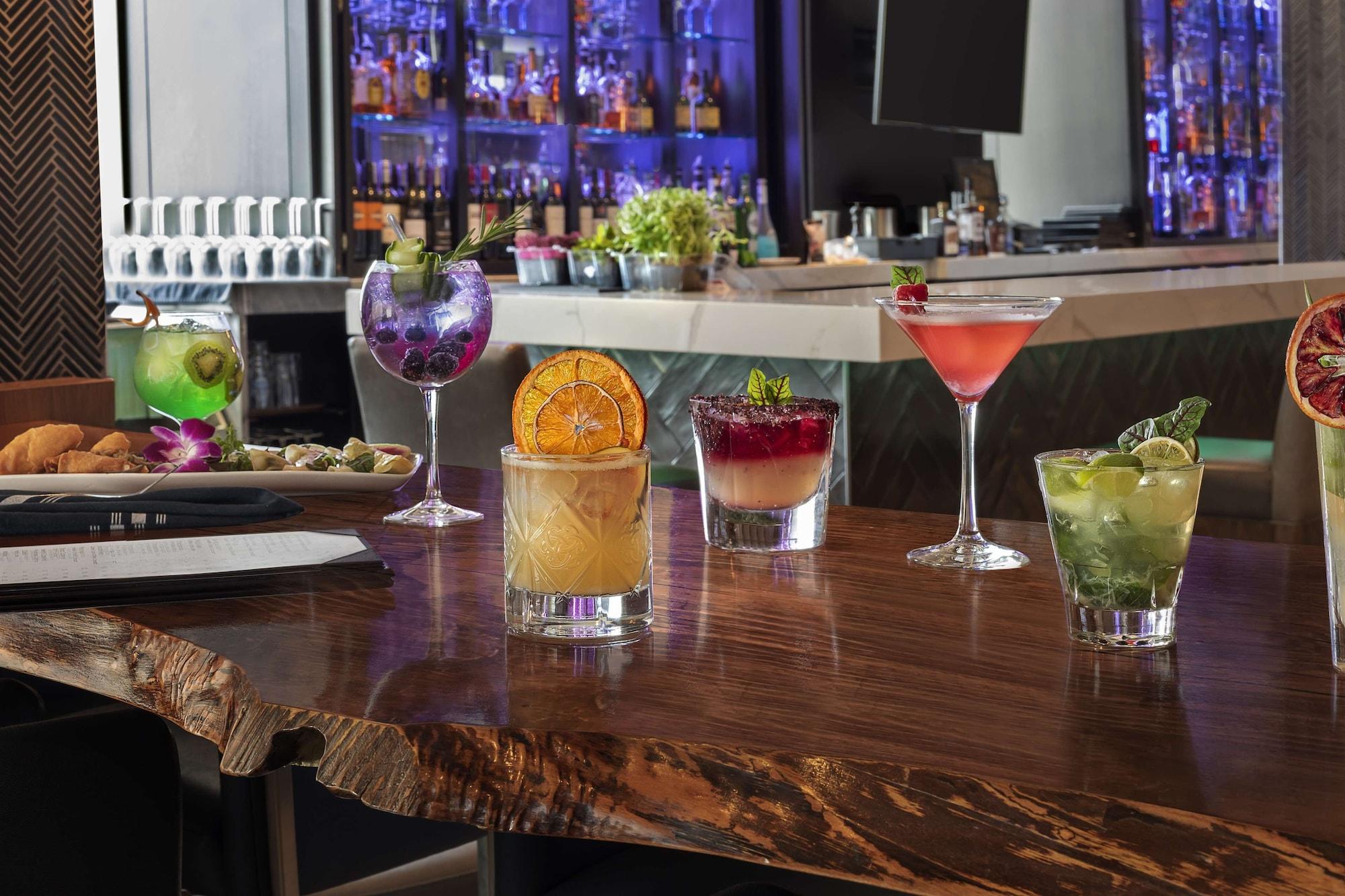 Bar/Salón Embassy Suites by Hilton Toronto Airport