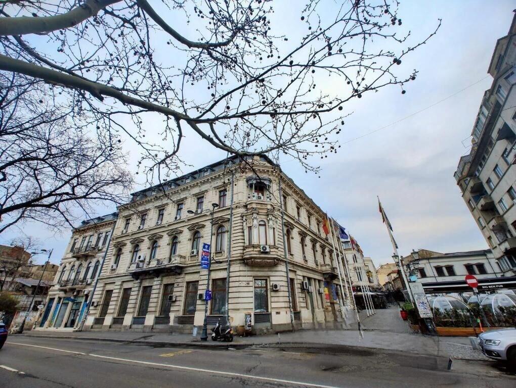 Varios Antique Hostel