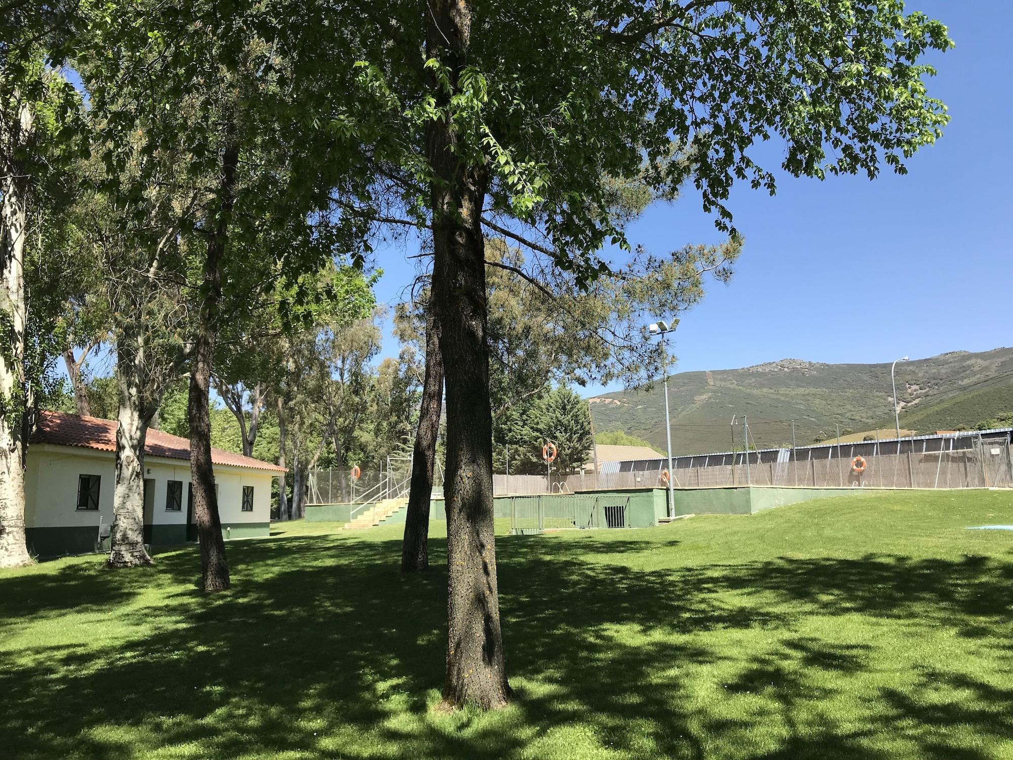 Instalaciones Recreativas Complejo Turistico Baños del Robledillo