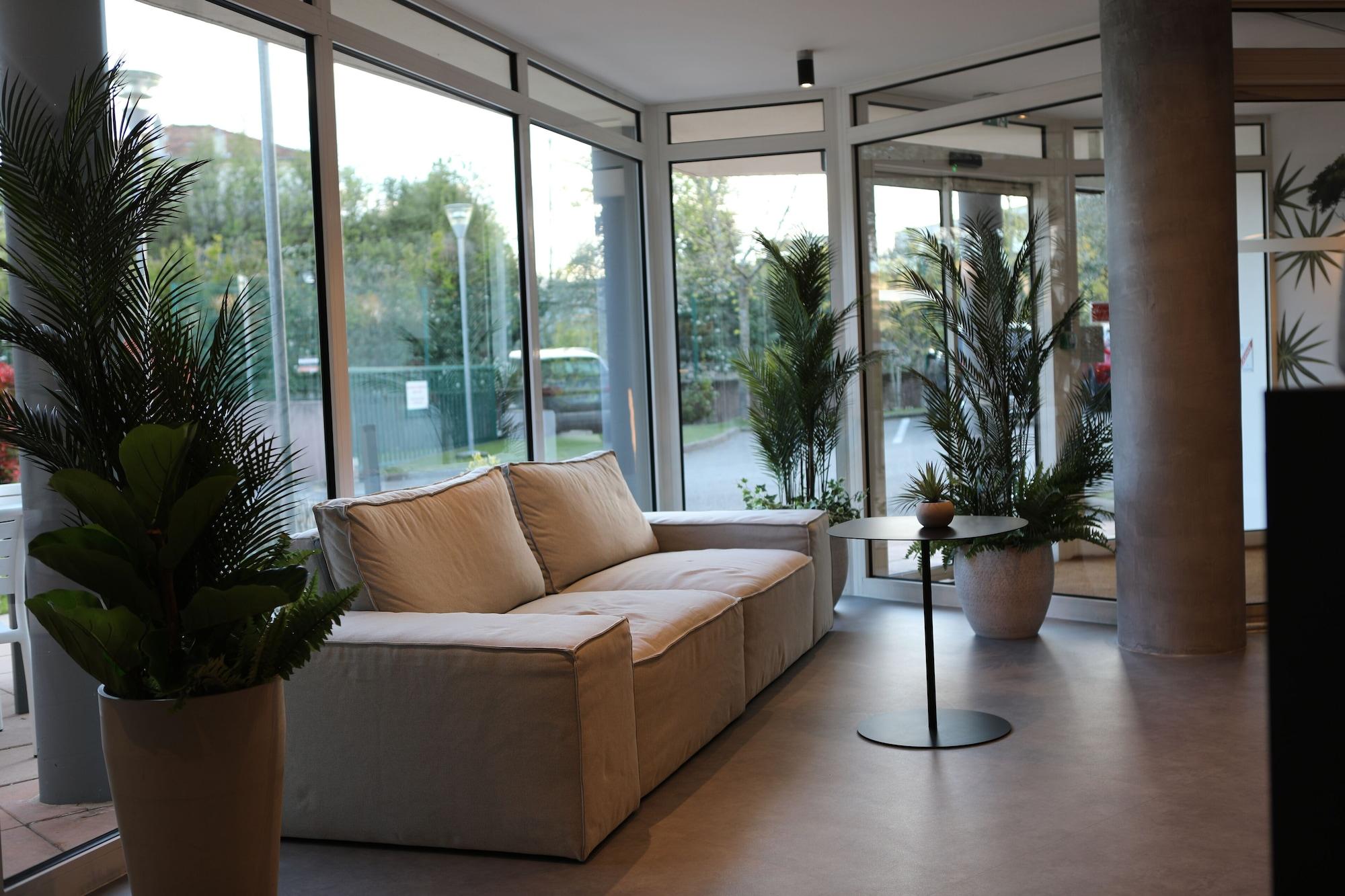 Vista Lobby ibis Aubenas