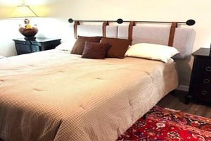 Alquiler Vacacional - Modern Resort-Style • King Bed • Pool Balcony View