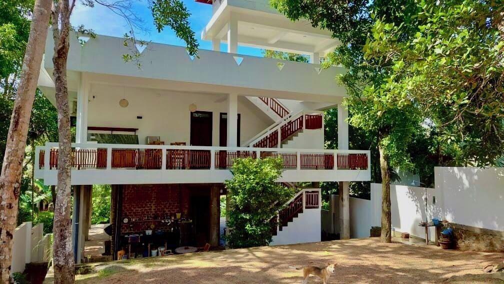 Varios Cocosurf House