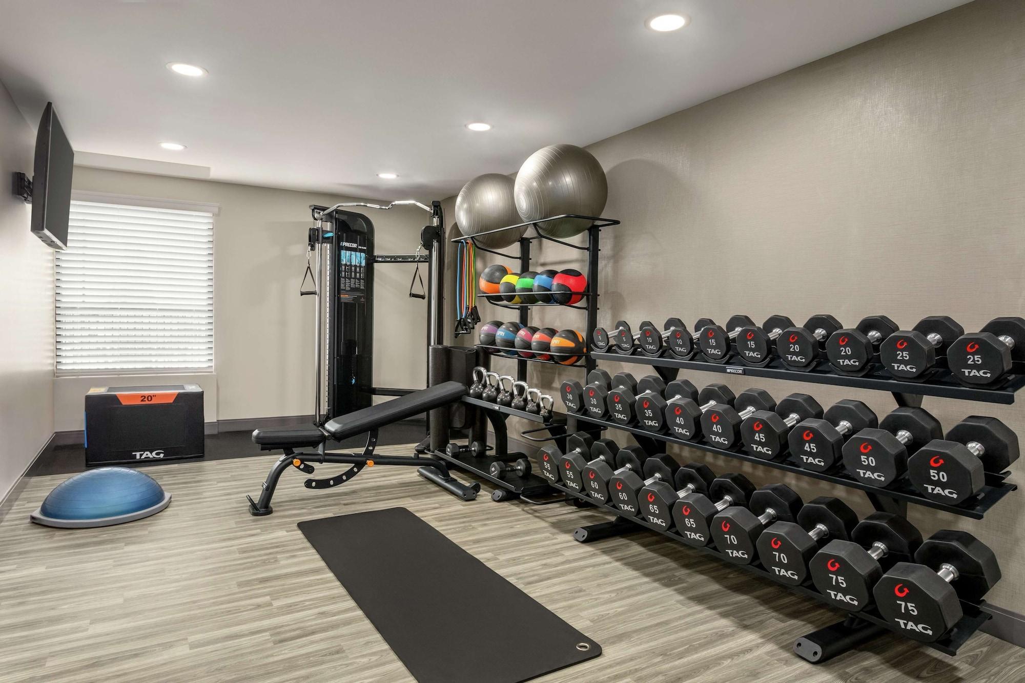 Gimnasio Hampton Inn Kansas City-Airport
