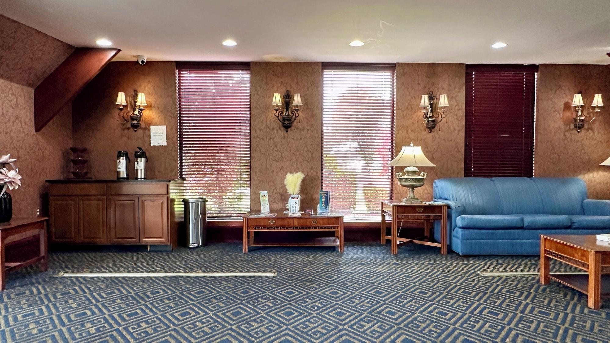 Vista Lobby Riverview Inn & Suites