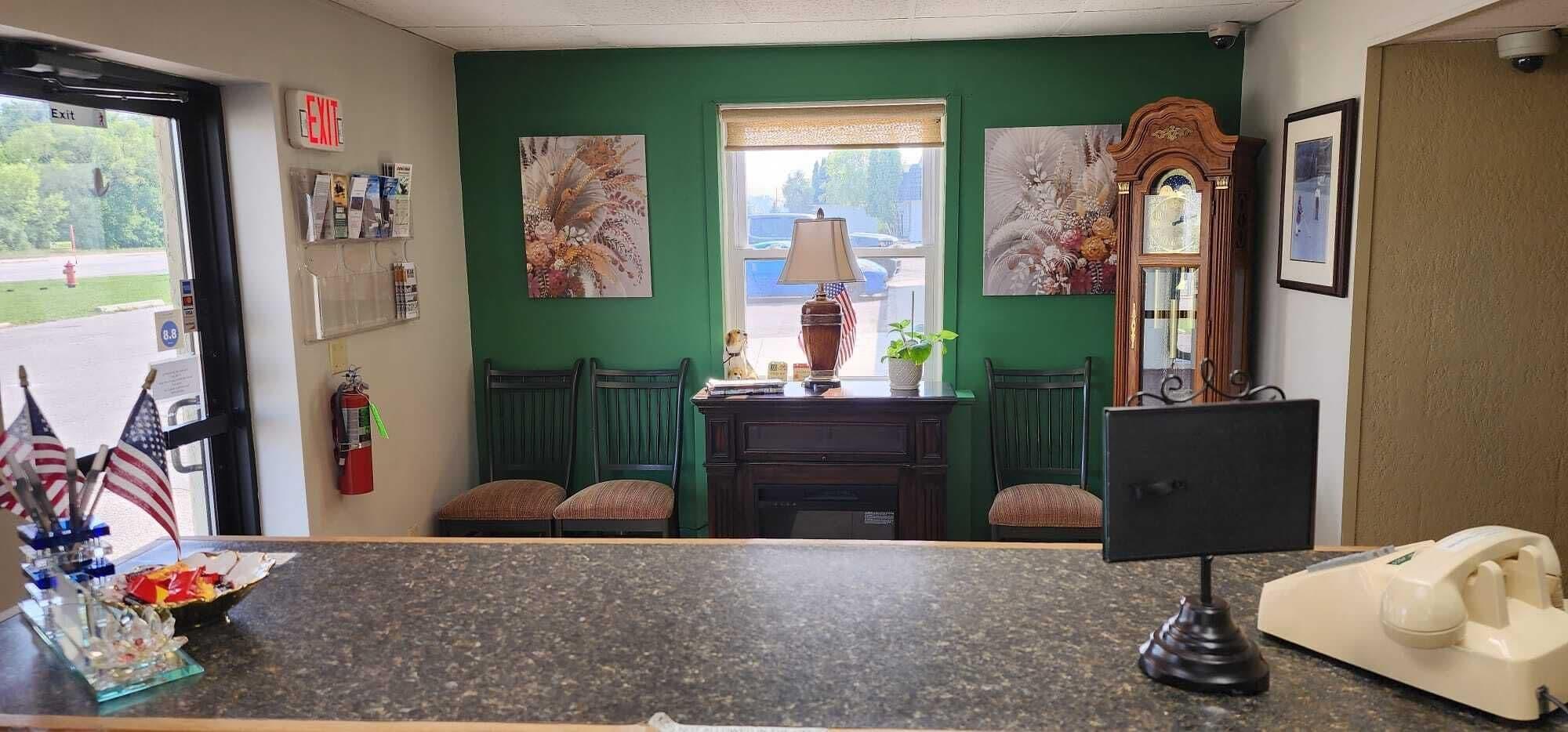 Vista Lobby Lantern Motel