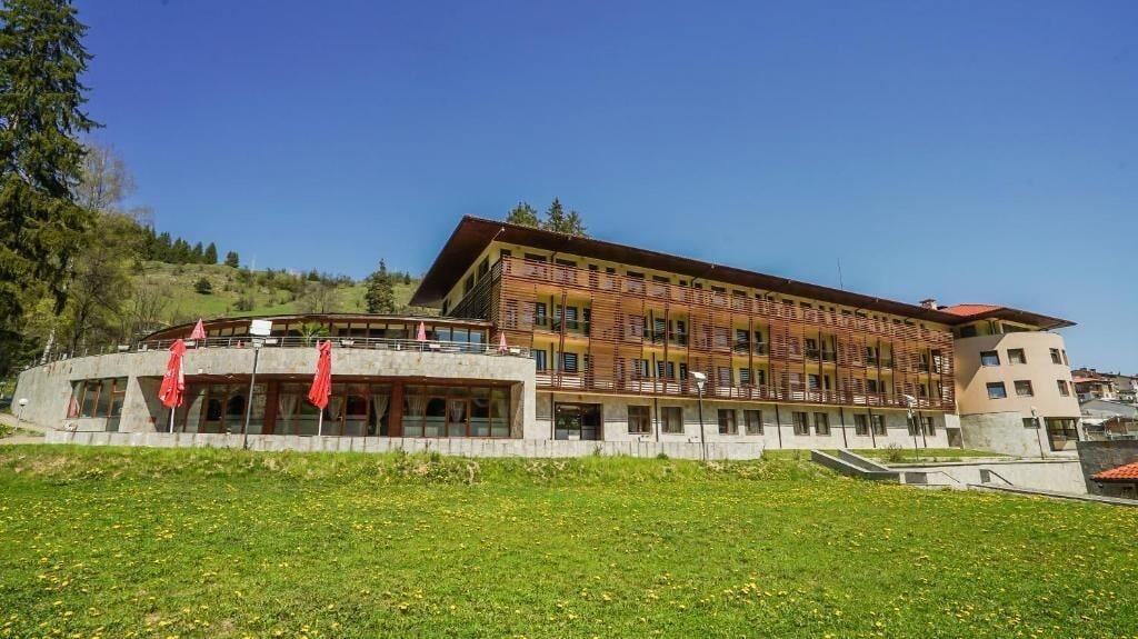 Vista Exterior Hotel Borika
