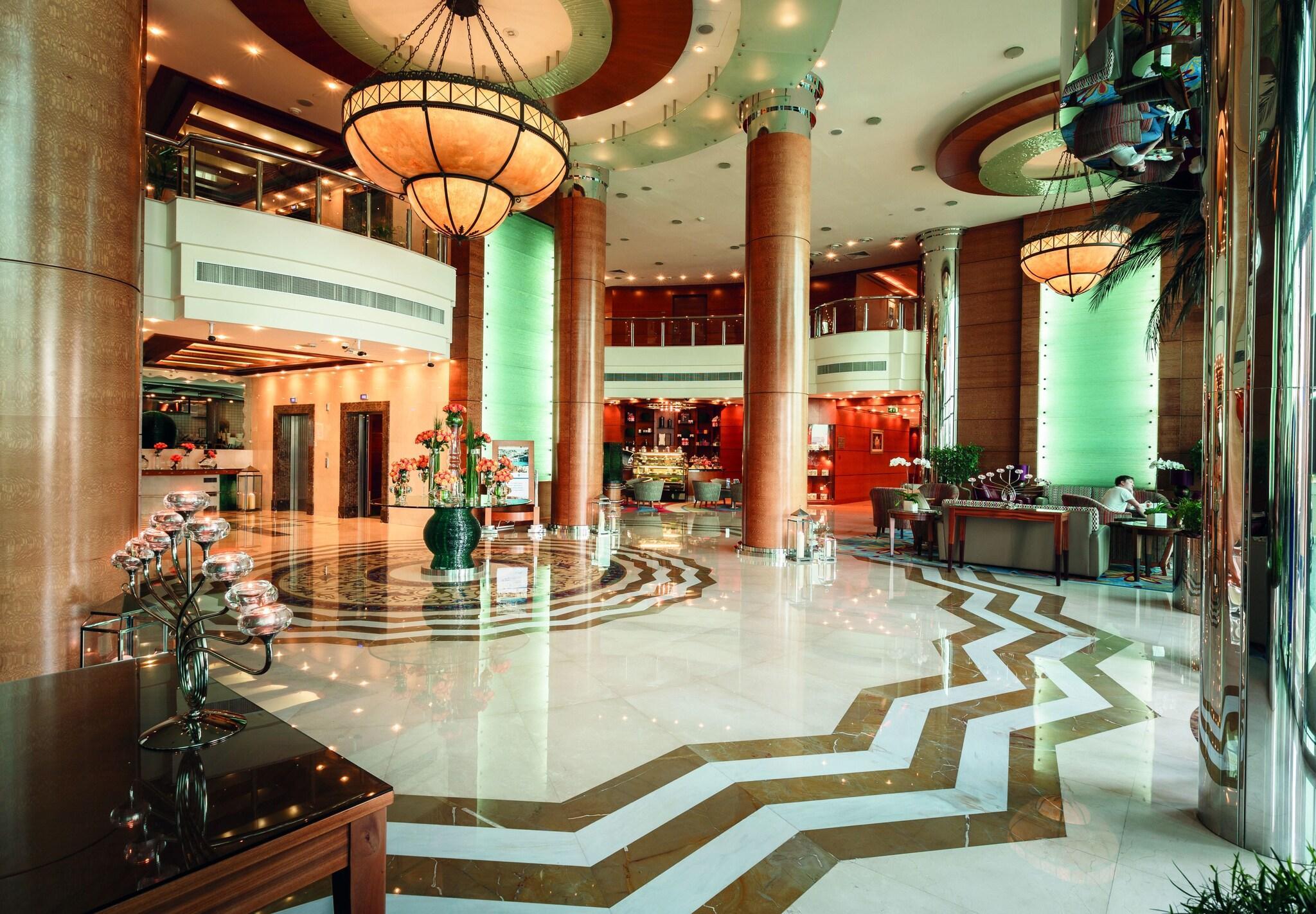 Vista do lobby Roda Al Murooj Residences