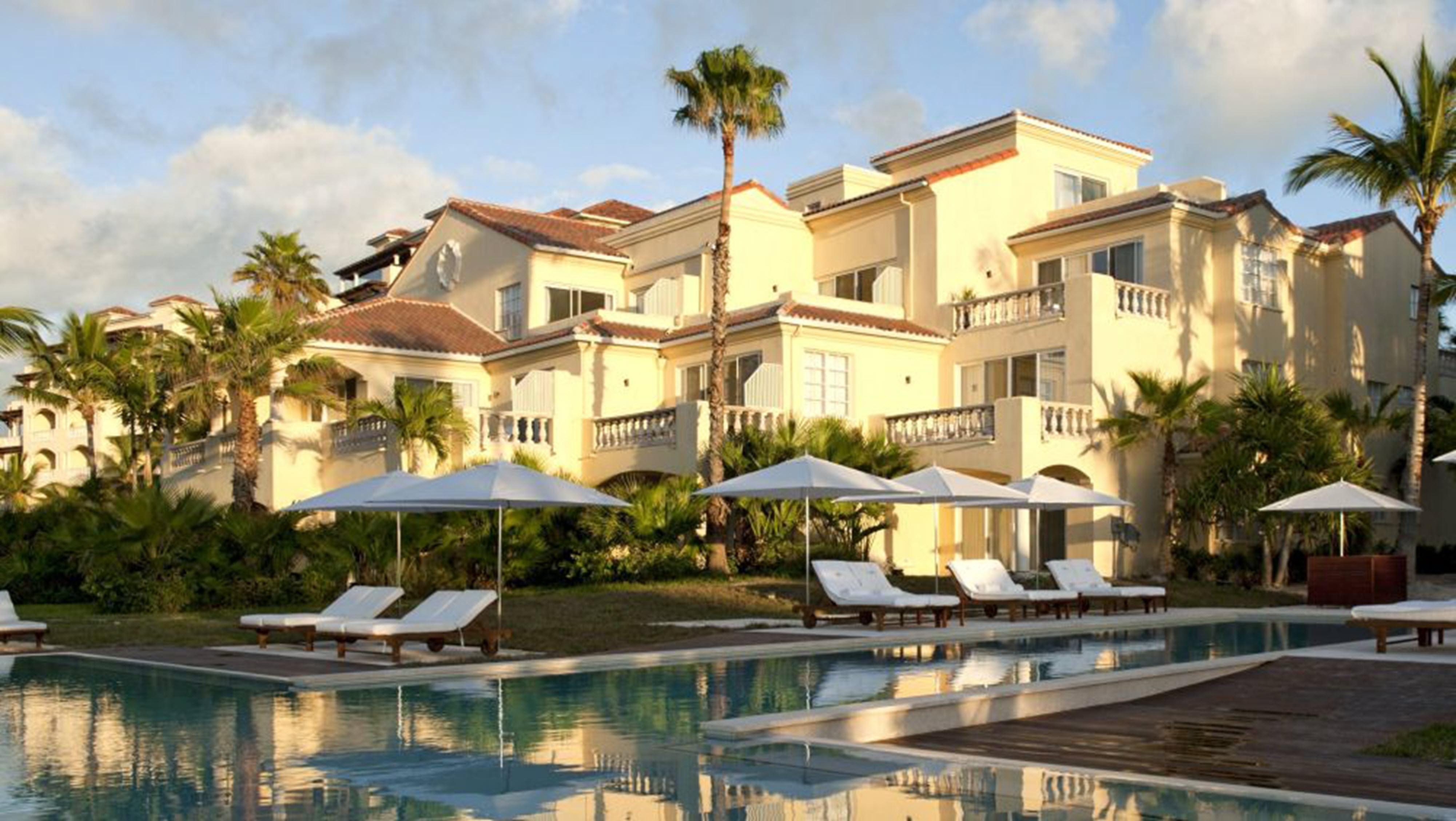 Vista Exterior Grace Bay Club