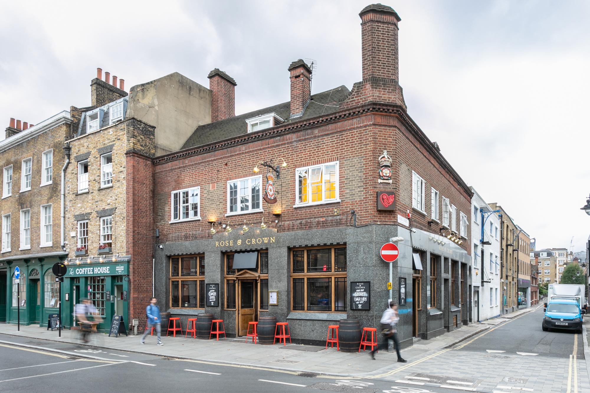 Vista Exterior Publove The Rose & Crown