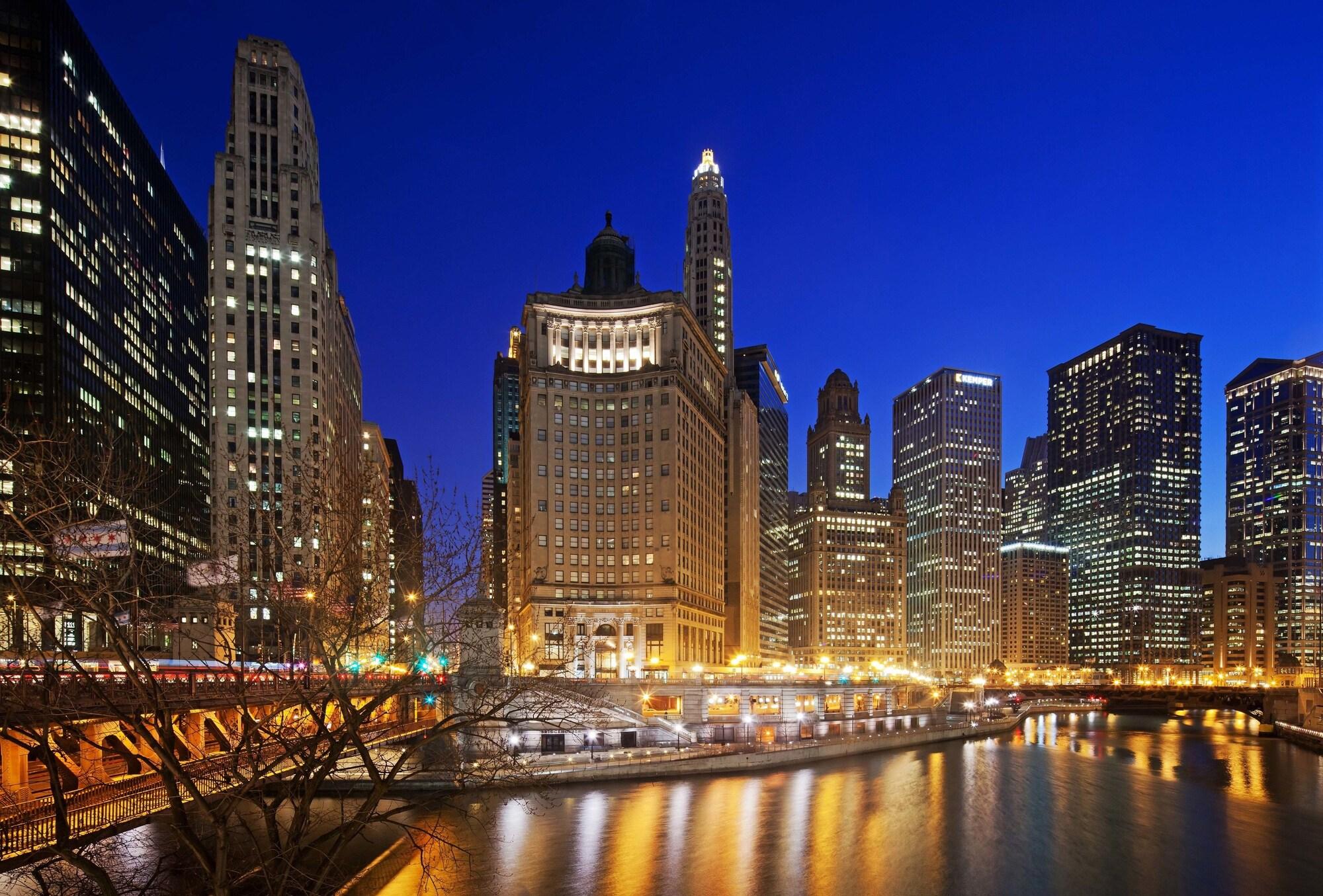 Vista Exterior LondonHouse Chicago, Curio Collection by Hilton