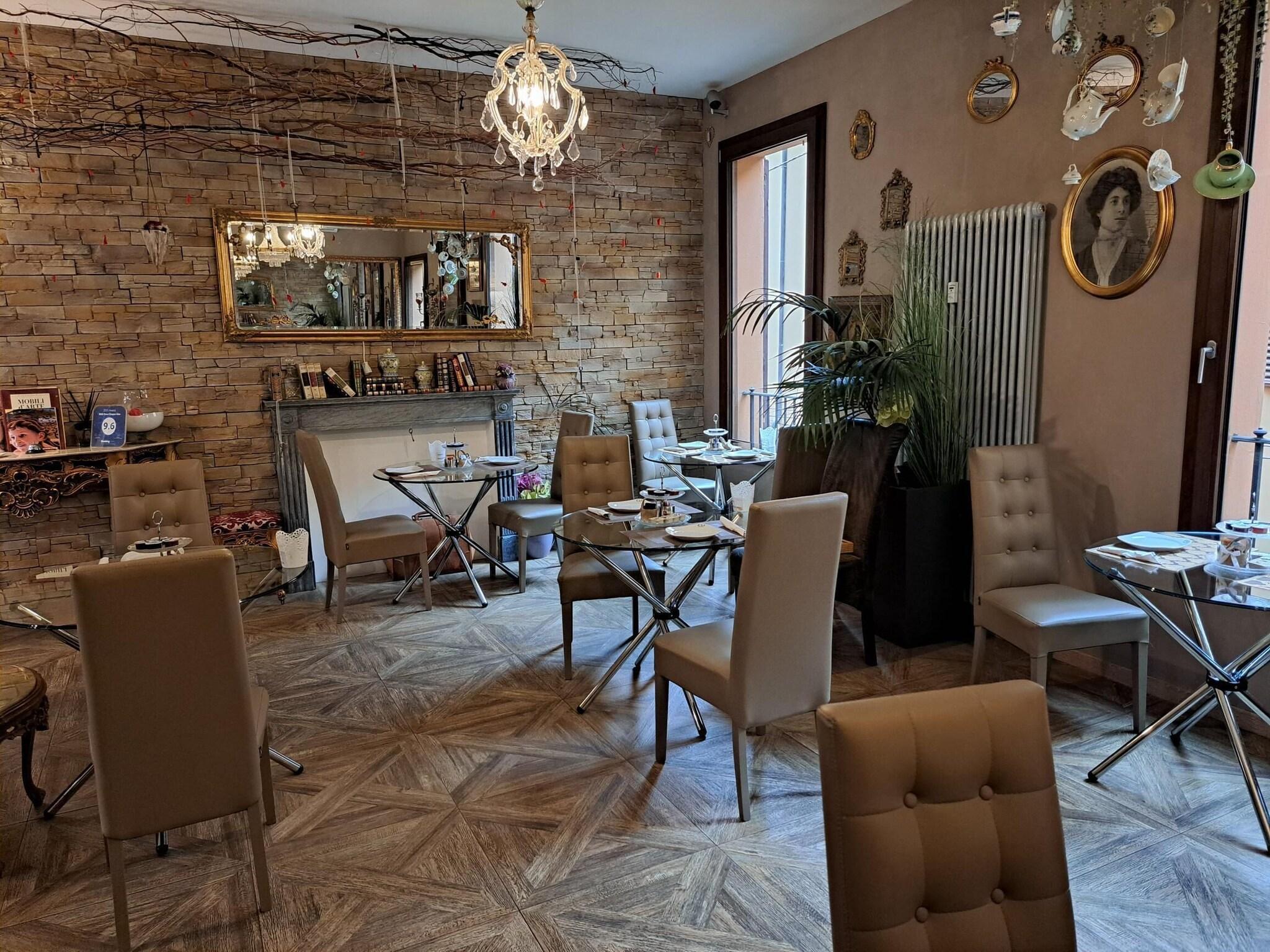 Restaurant 051 Room & Breakfast