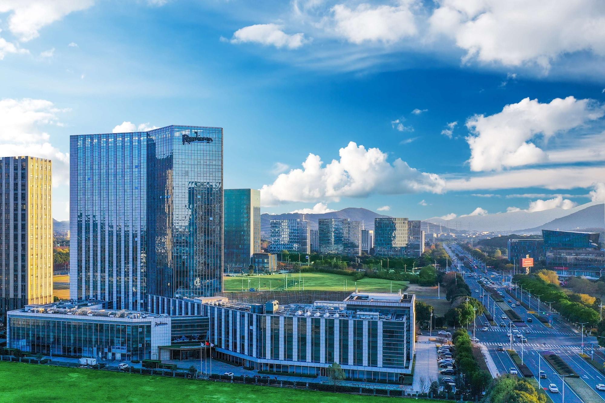 Vista Exterior Radisson Suzhou