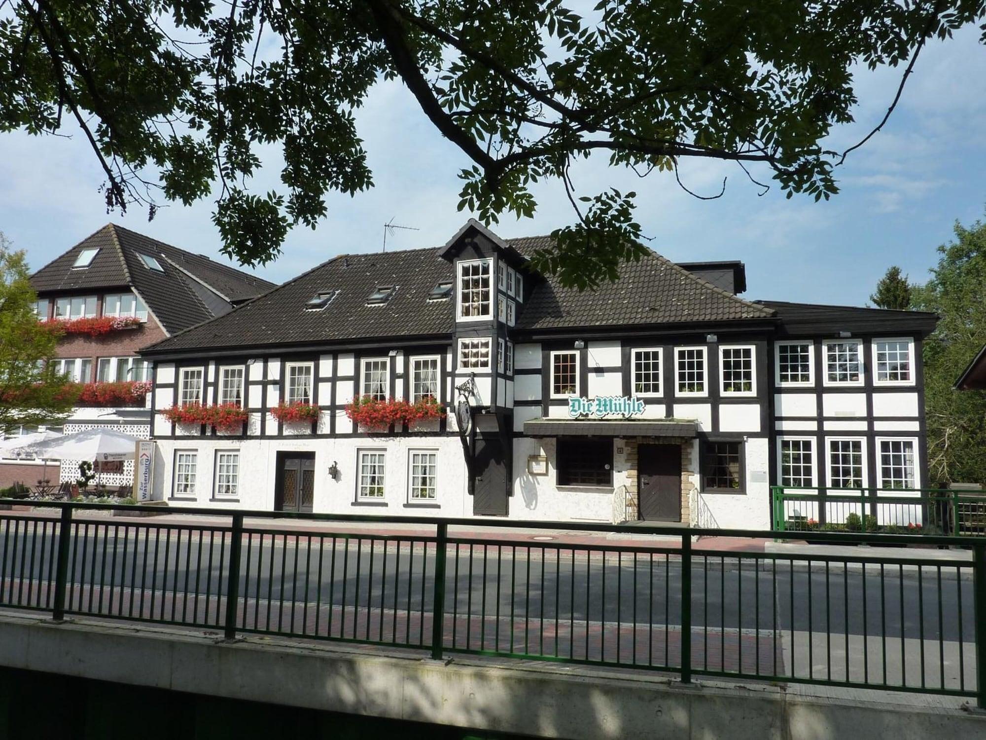 Vista Exterior AKZENT Hotel Zur Wasserburg , bed & breakfast
