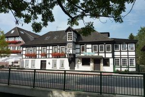 Alojamiento - AKZENT Hotel Zur Wasserburg , bed & breakfast