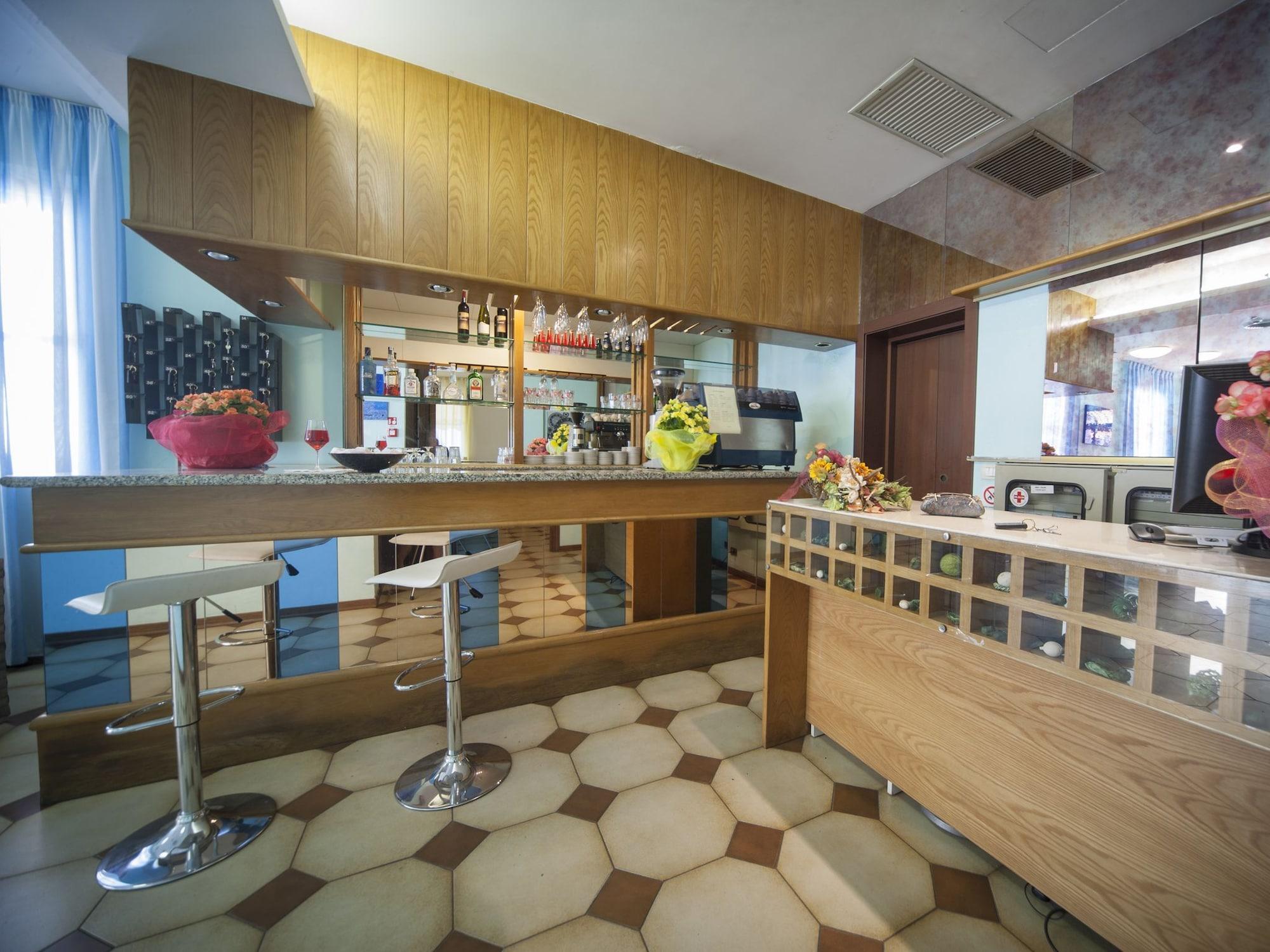 Bar/Salón Hotel Luciana